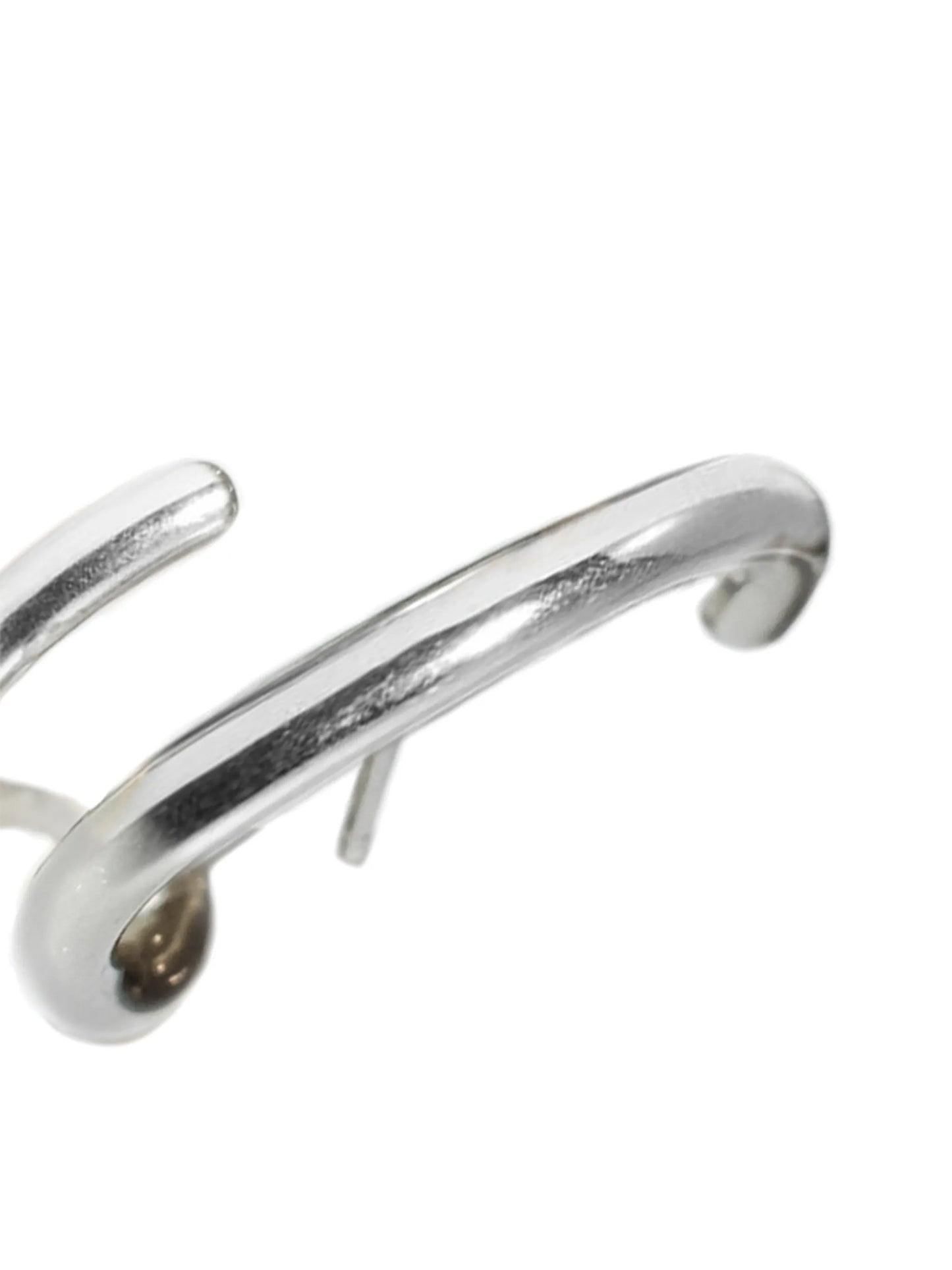 18kt white gold Mono left ear cuff