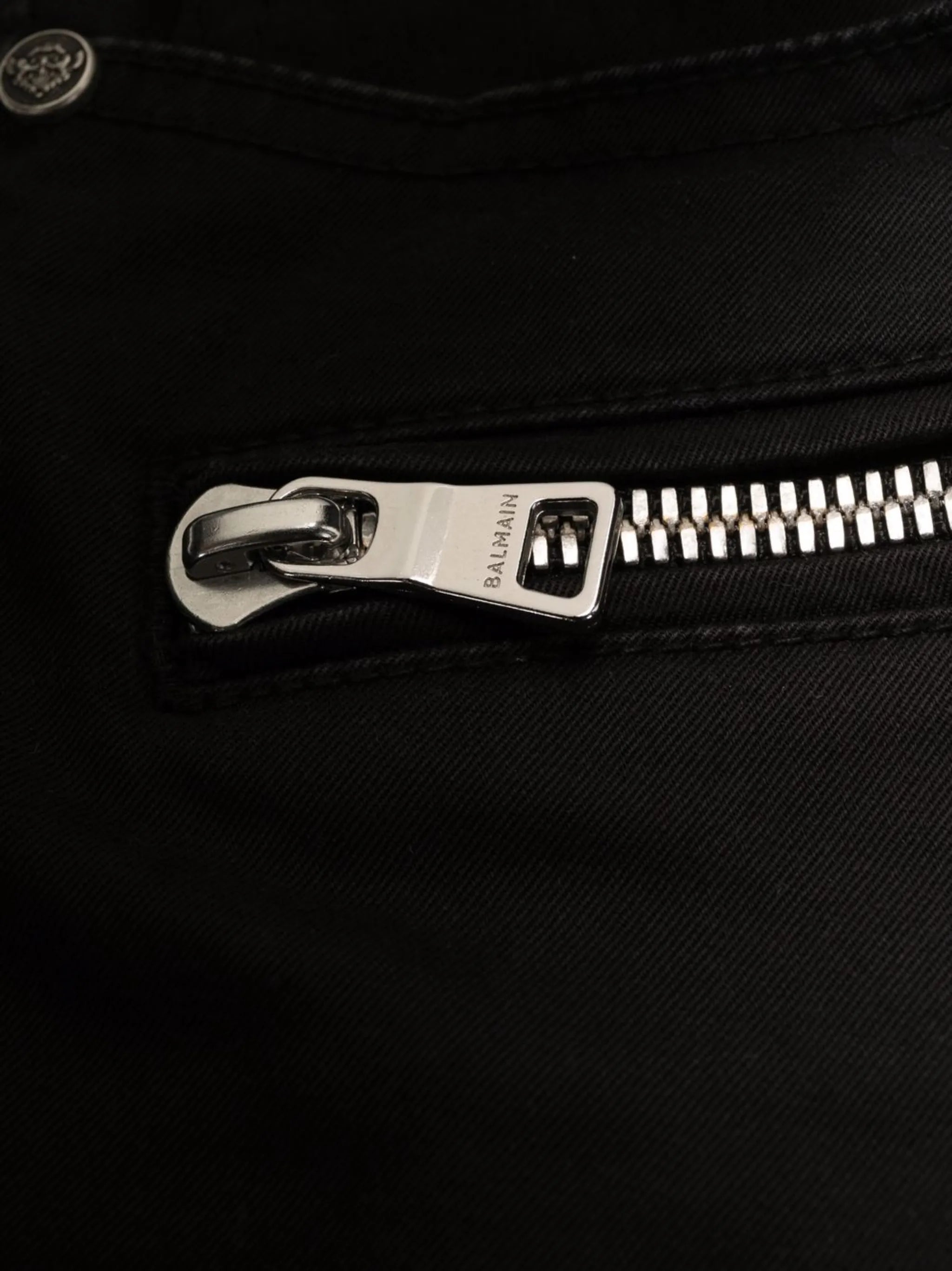 B-embossed cargo jeans