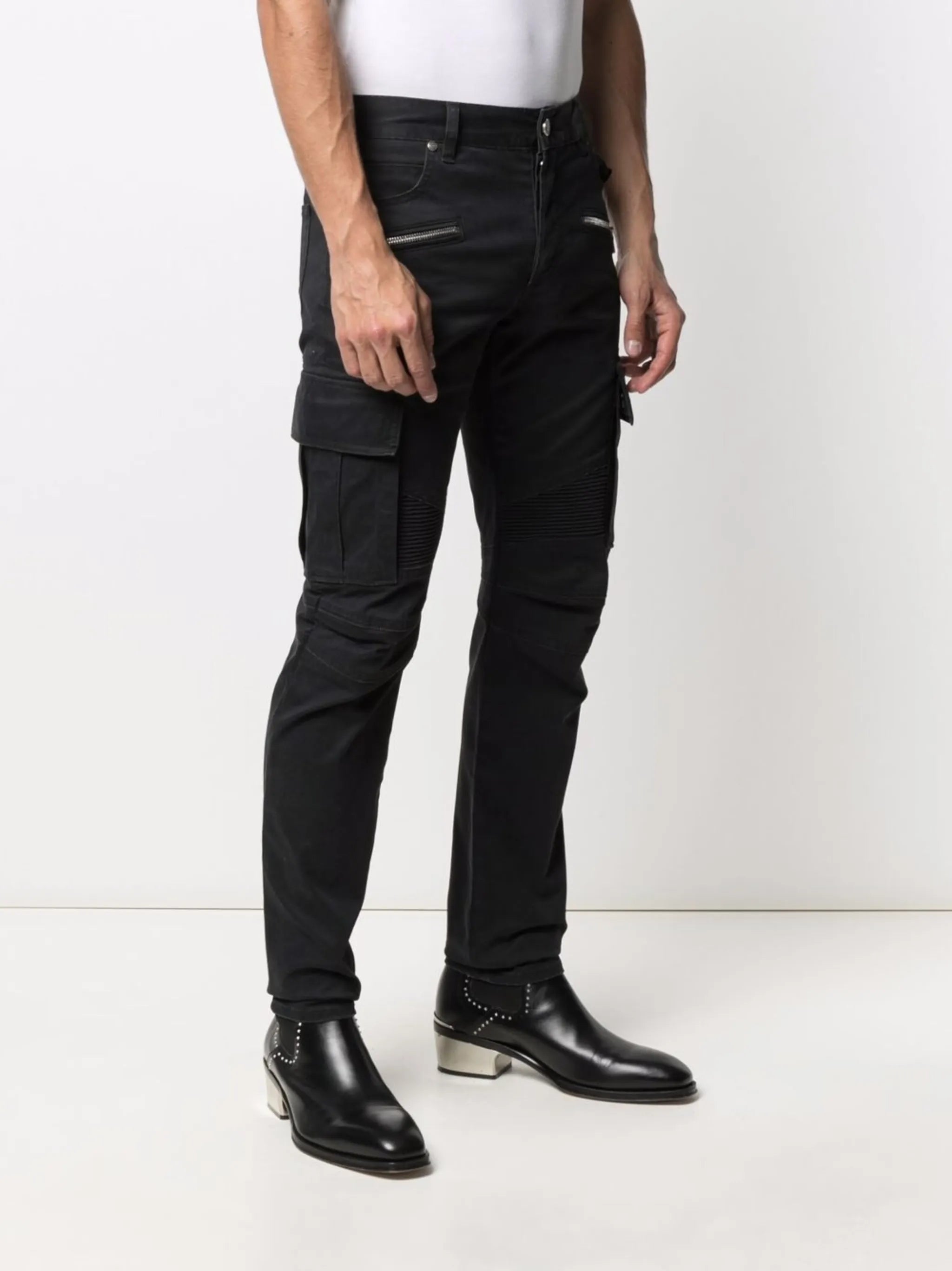 B-embossed cargo jeans