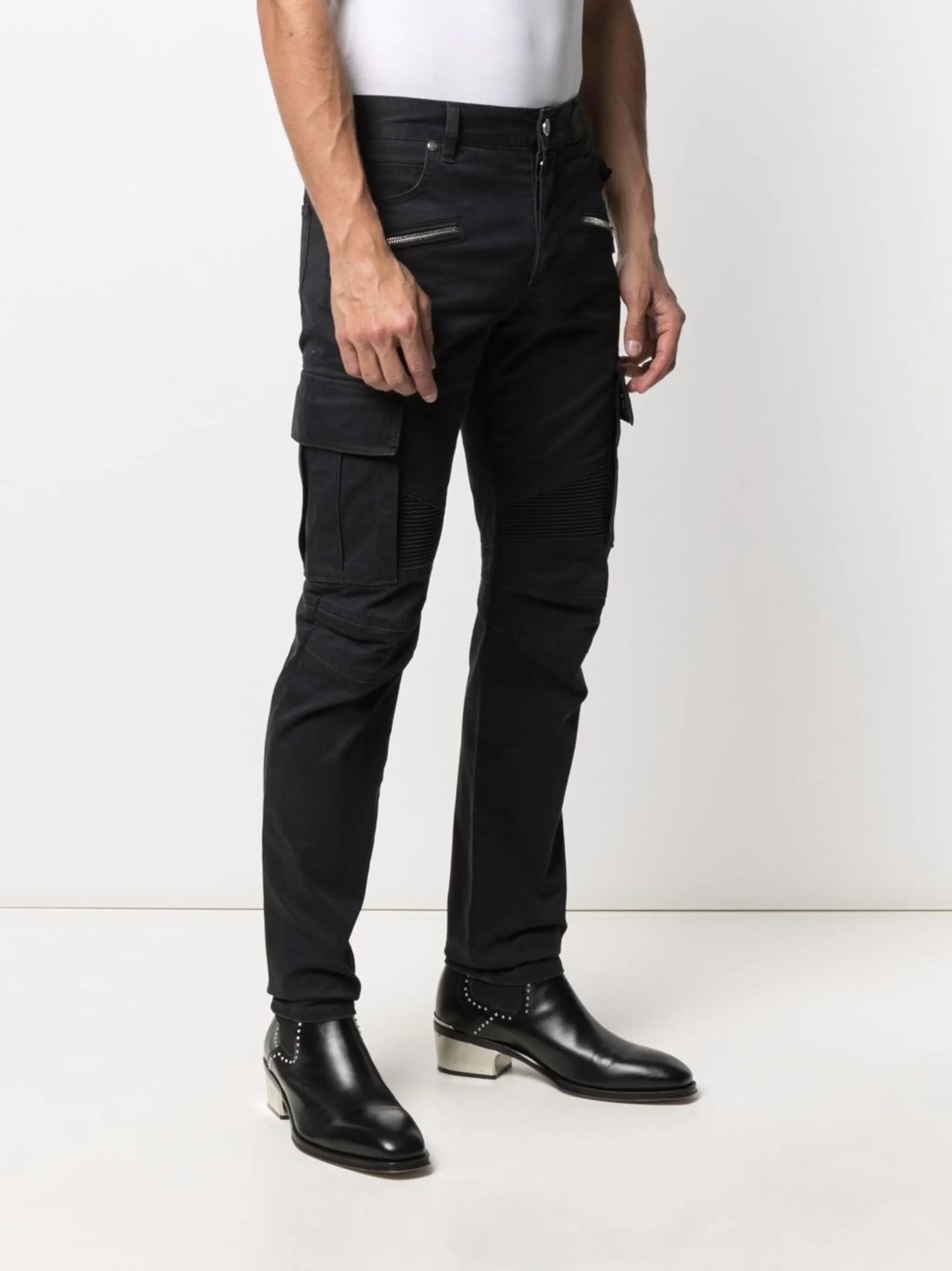 B-embossed cargo jeans