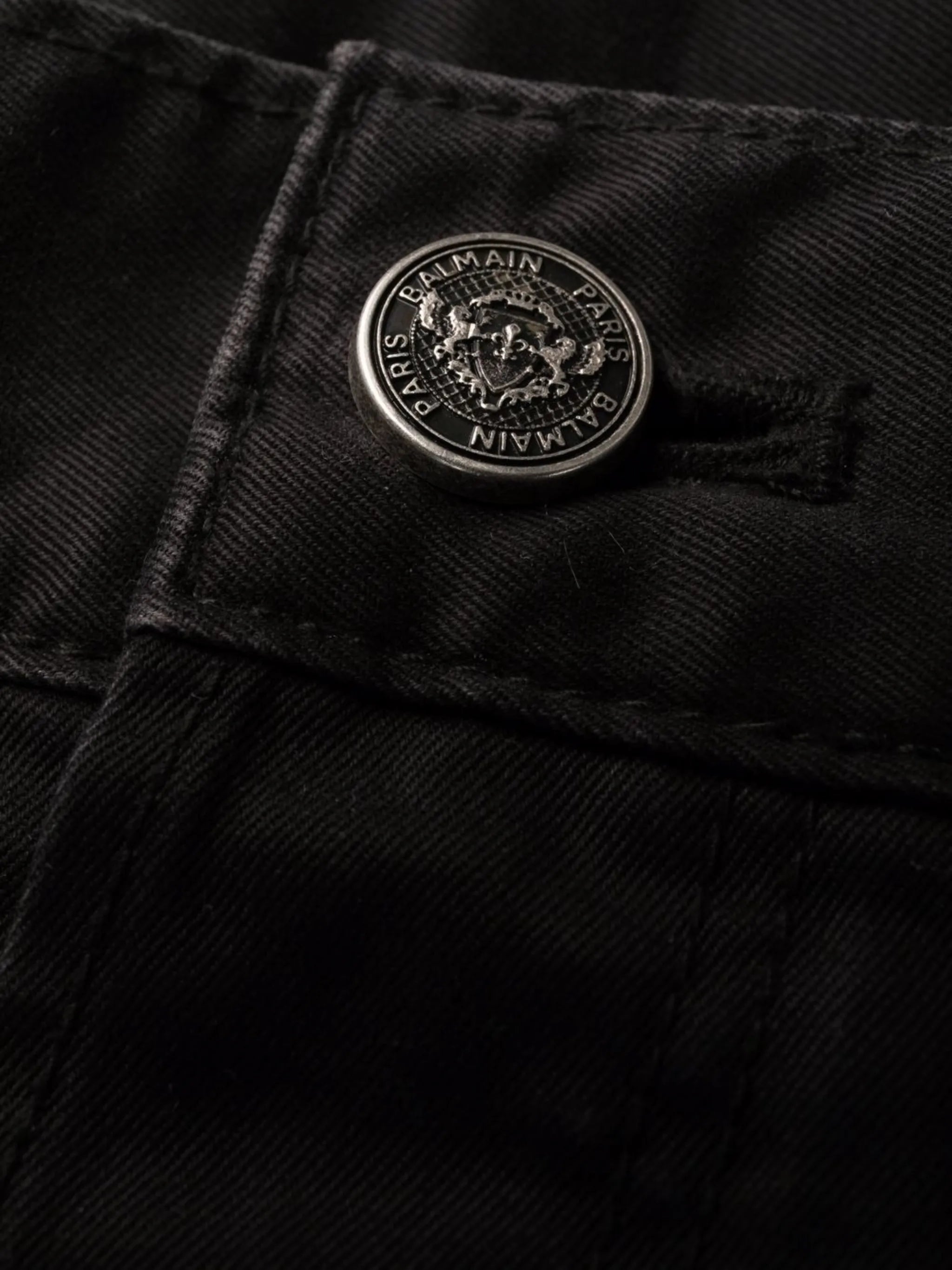 B-embossed cargo jeans