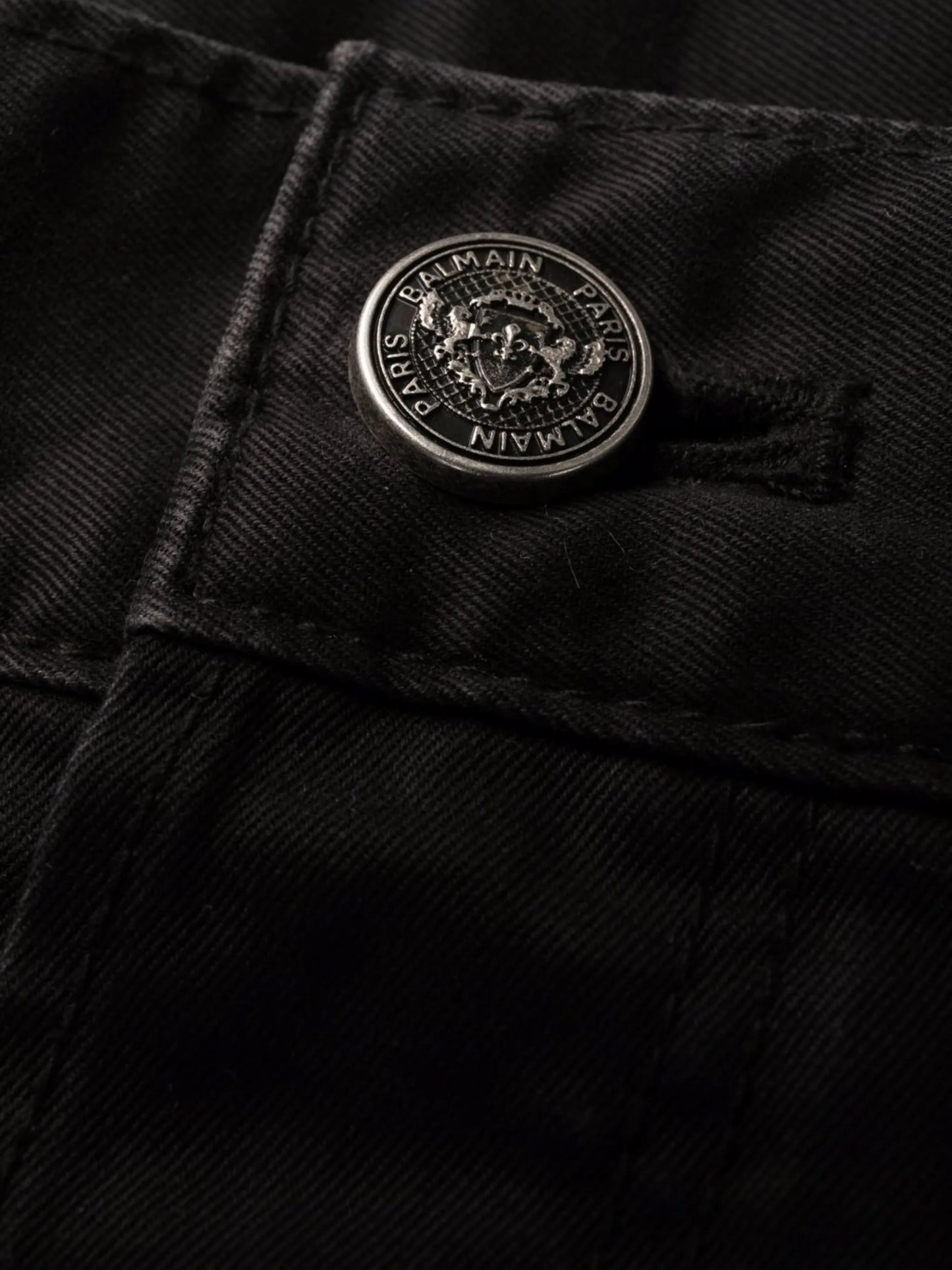 B-embossed cargo jeans