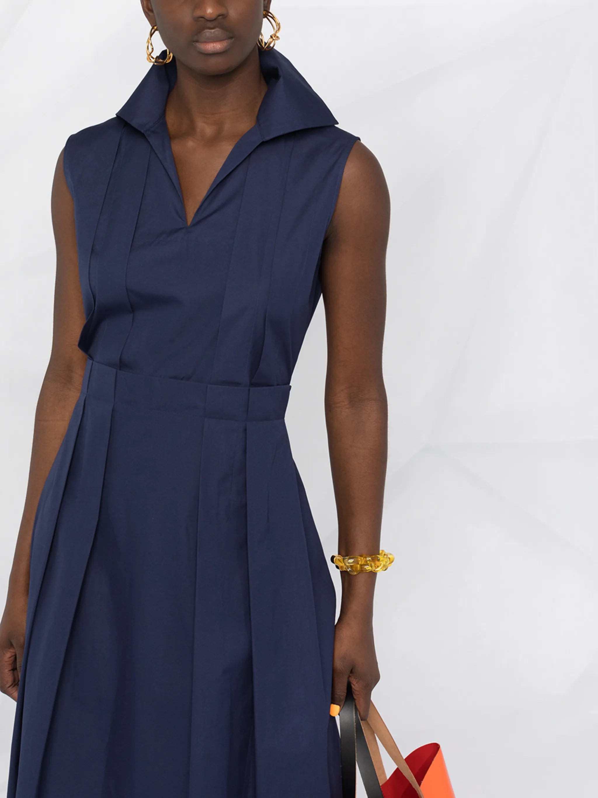 pleated-detailing sleeveless shirtdress