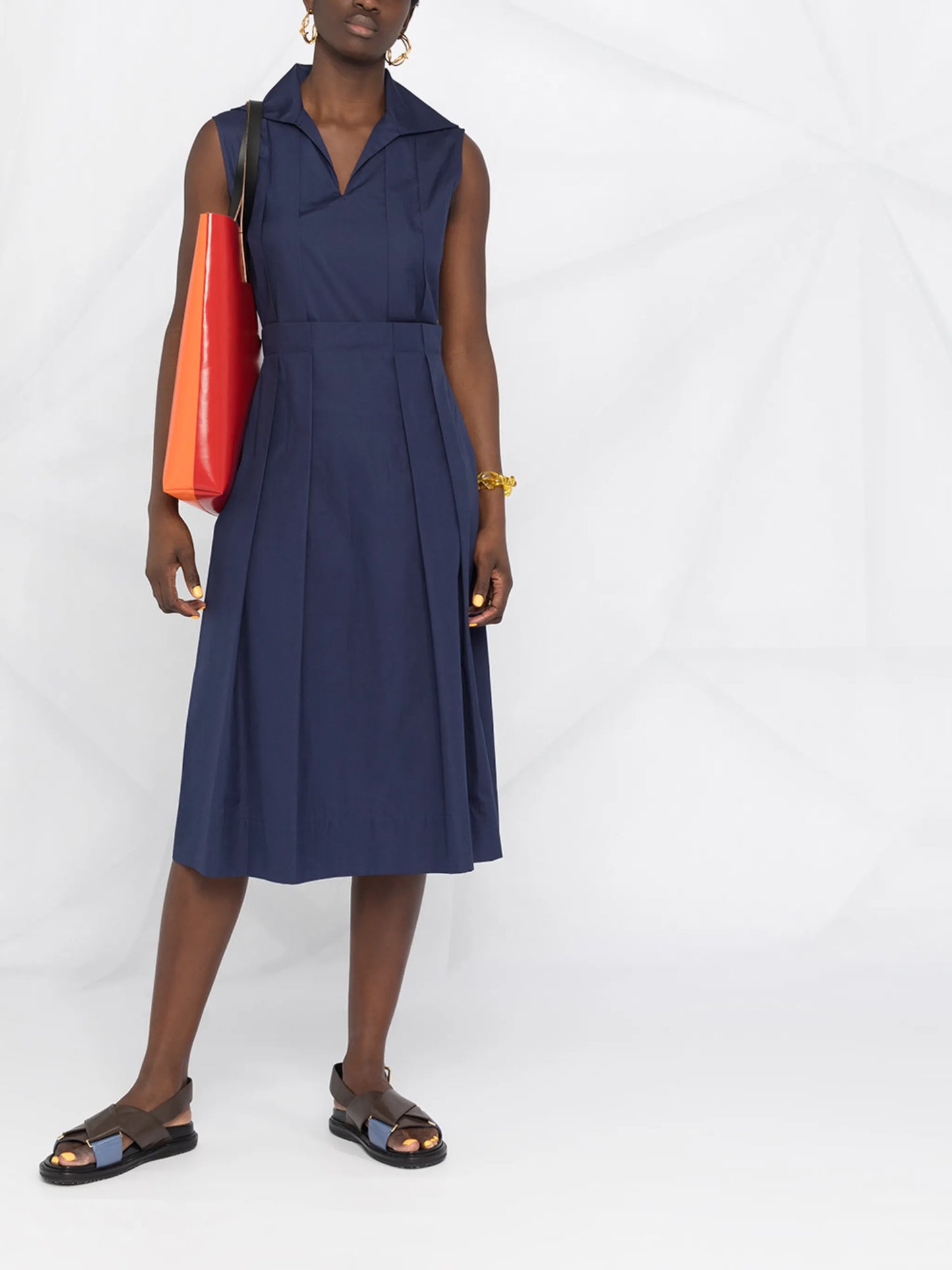 pleated-detailing sleeveless shirtdress