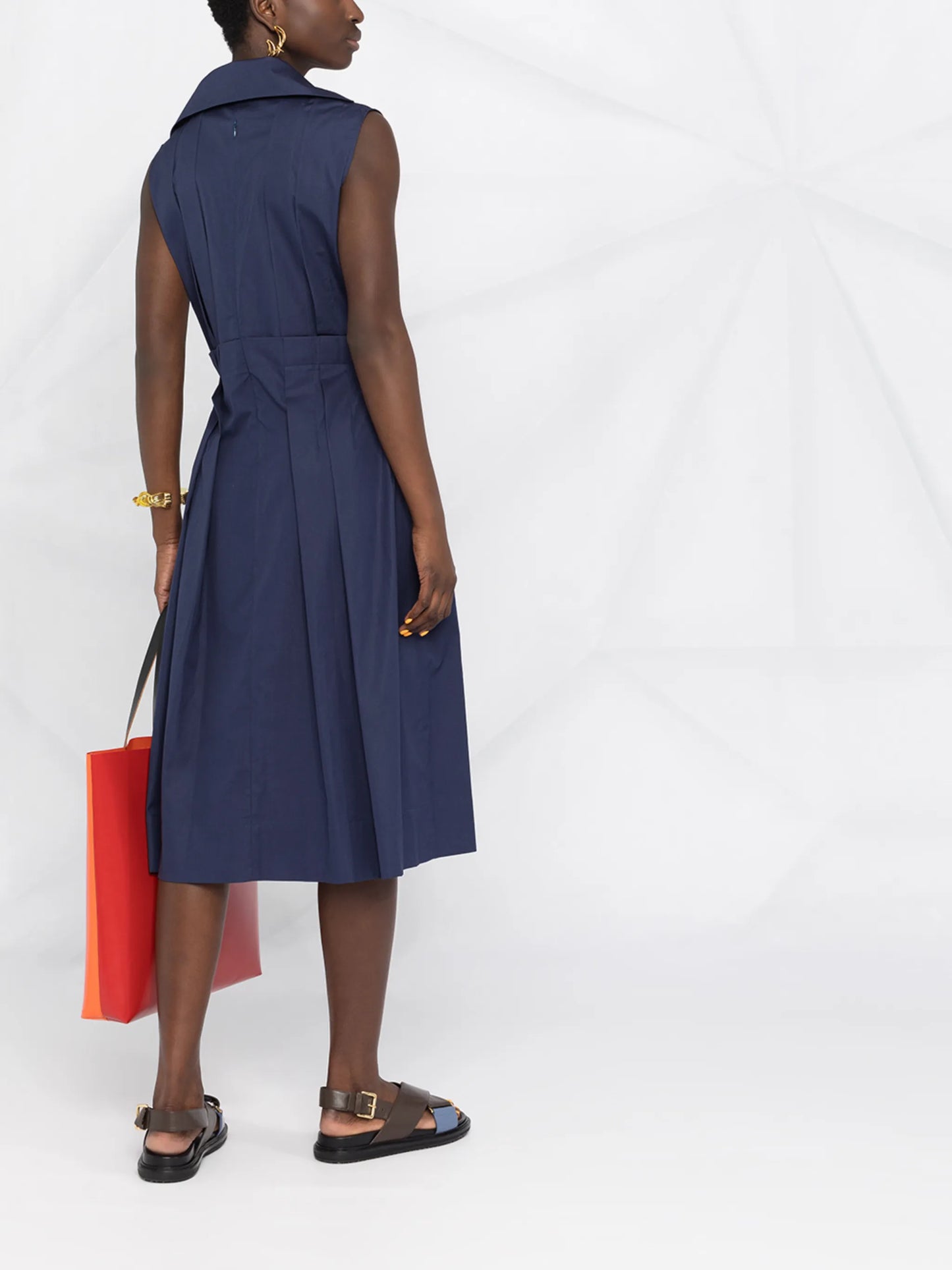 pleated-detailing sleeveless shirtdress
