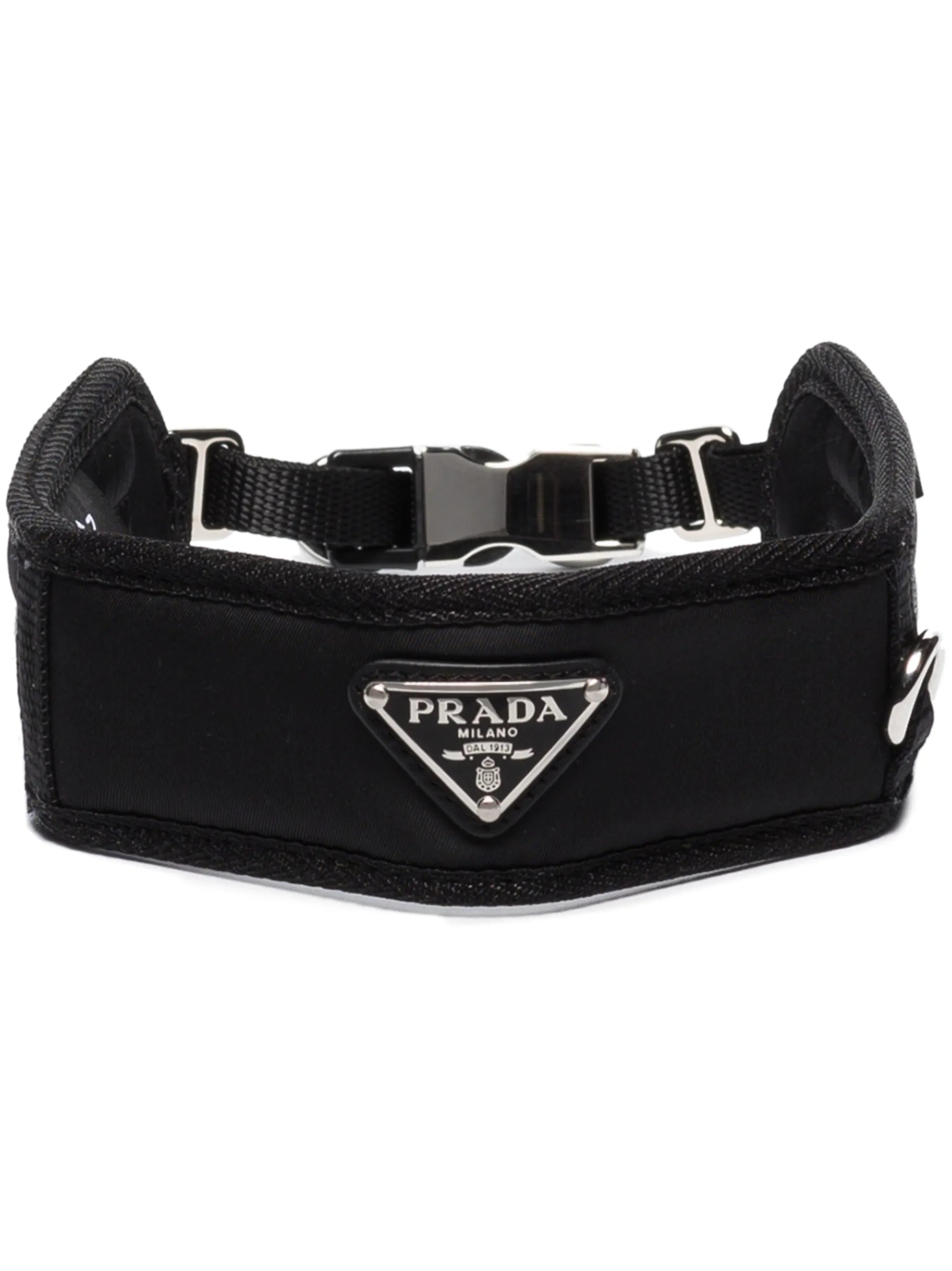 triangle-logo collar