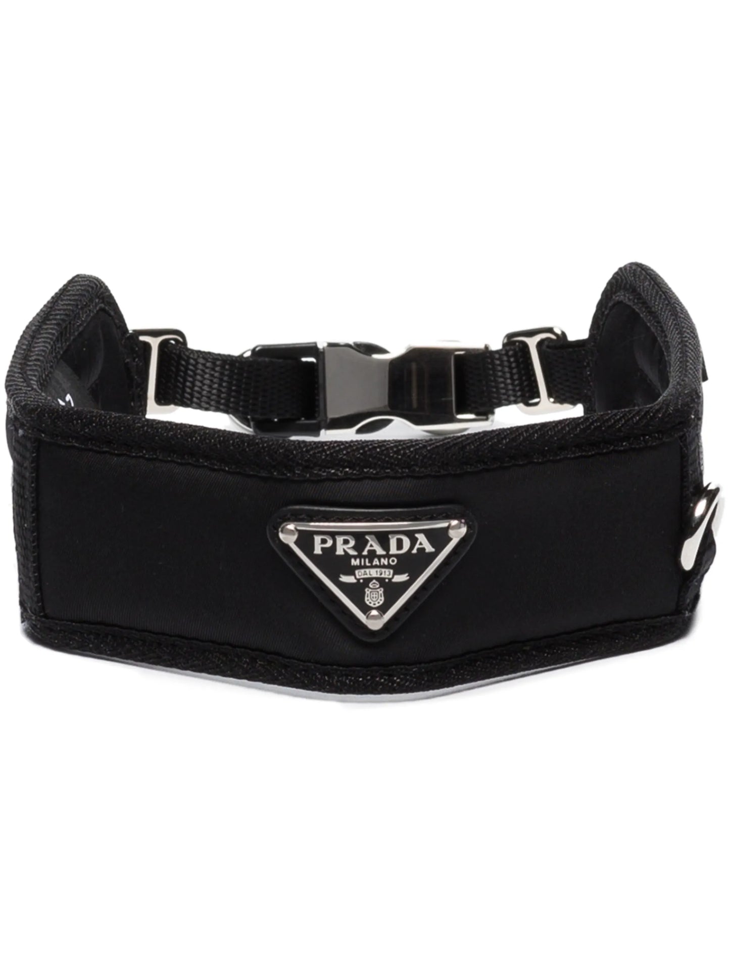 triangle-logo collar