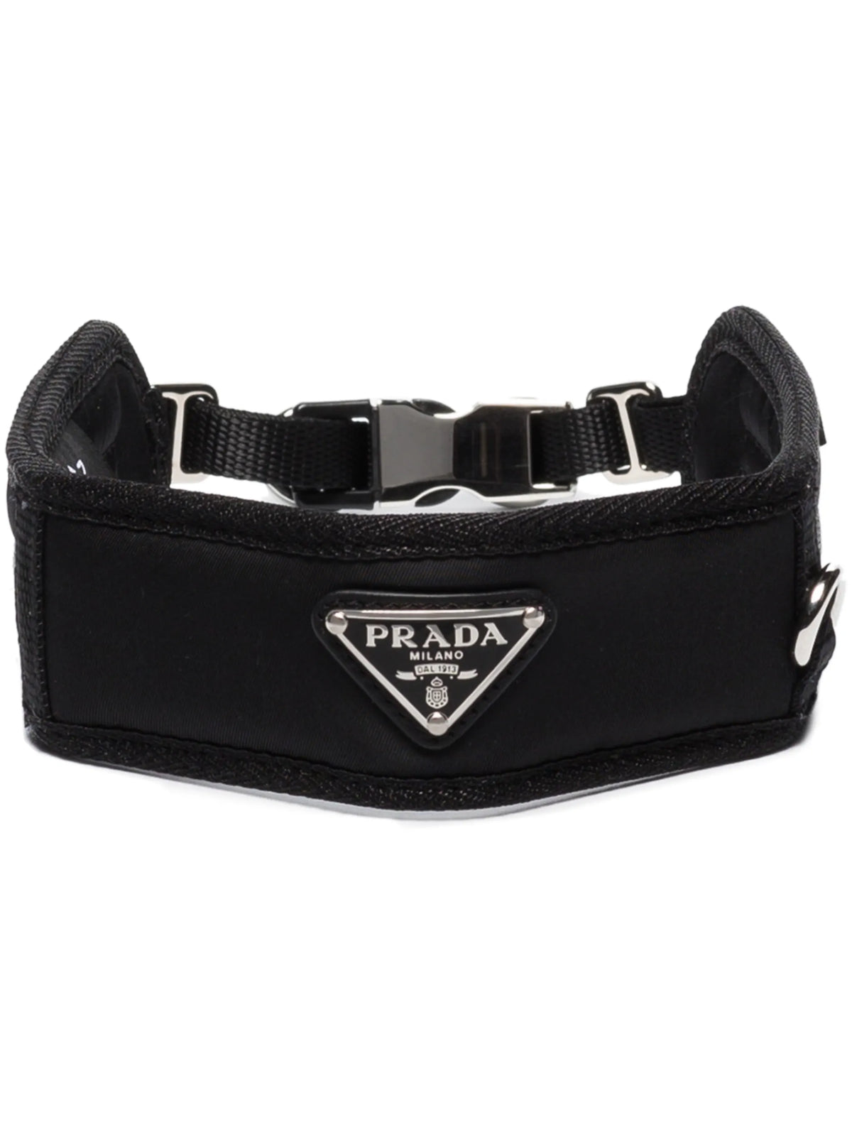 triangle-logo collar