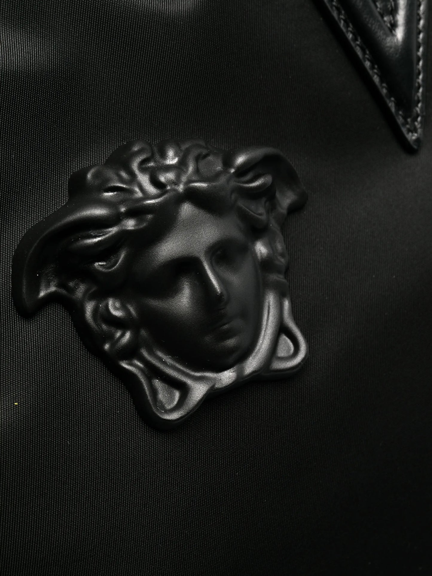 Medusa-head tote bag