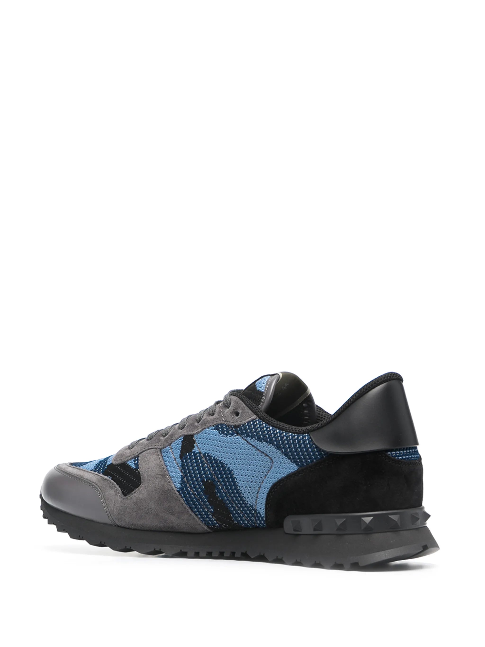 camouflage-print low-top sneakers