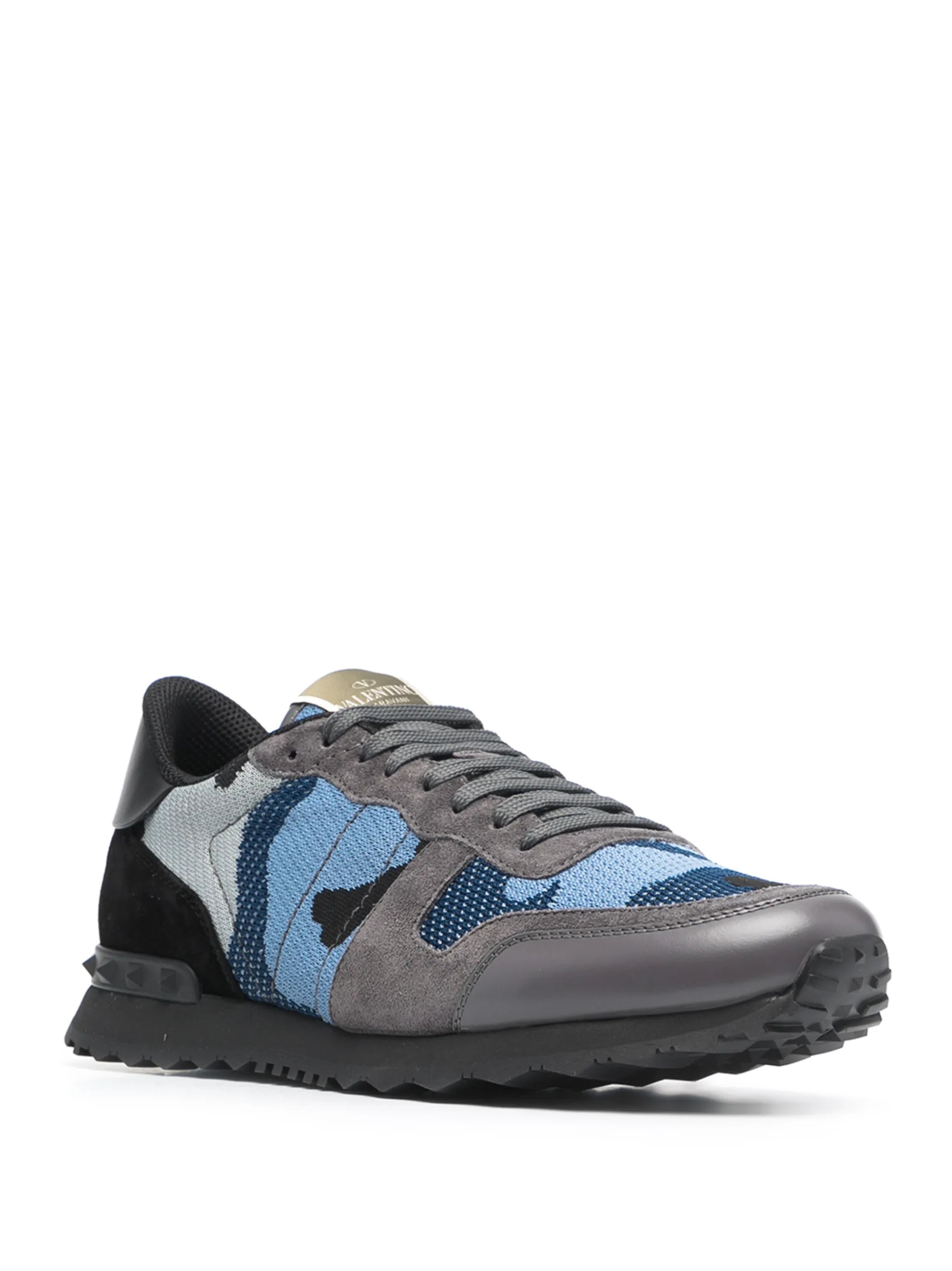 camouflage-print low-top sneakers