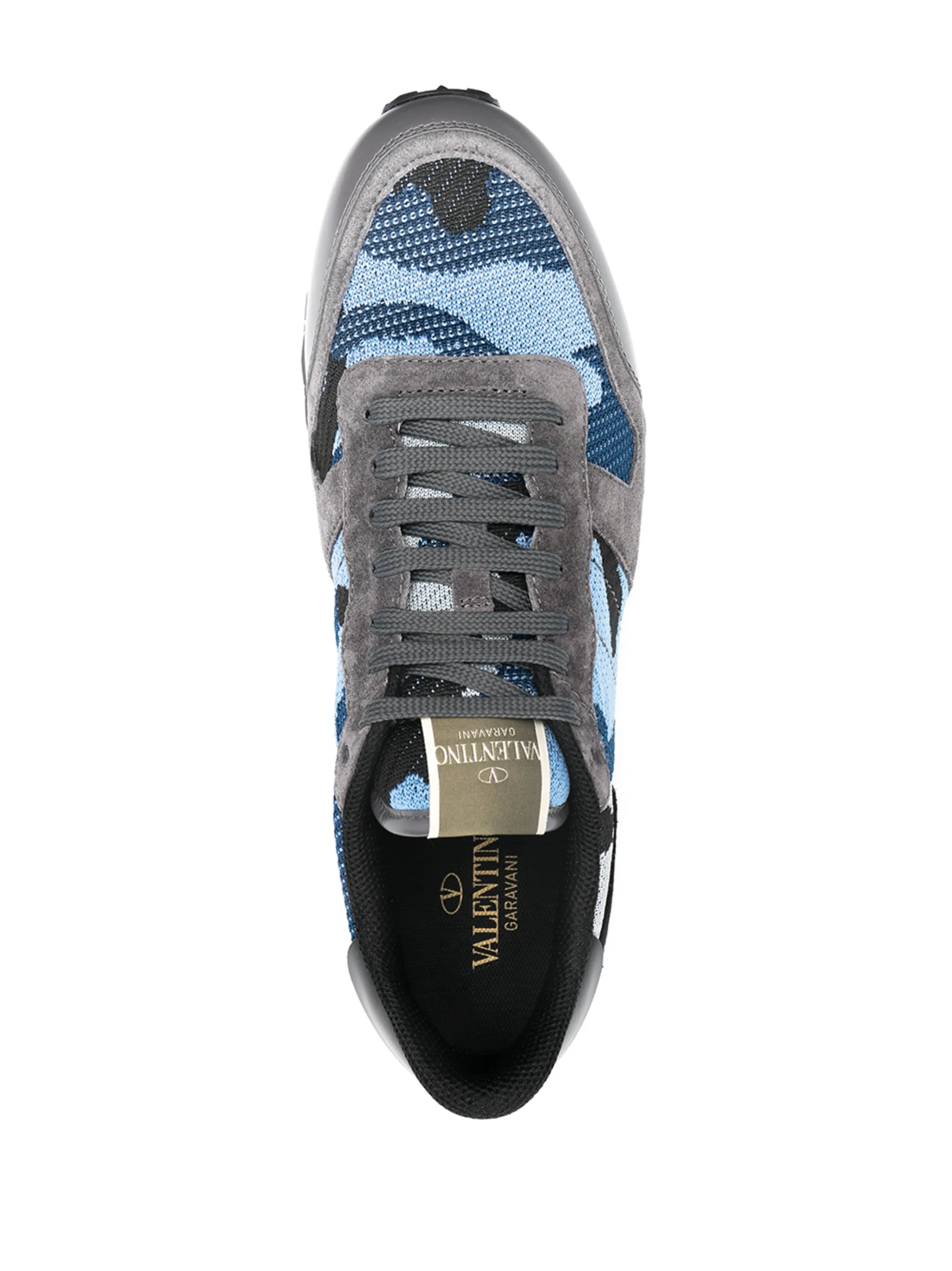 camouflage-print low-top sneakers