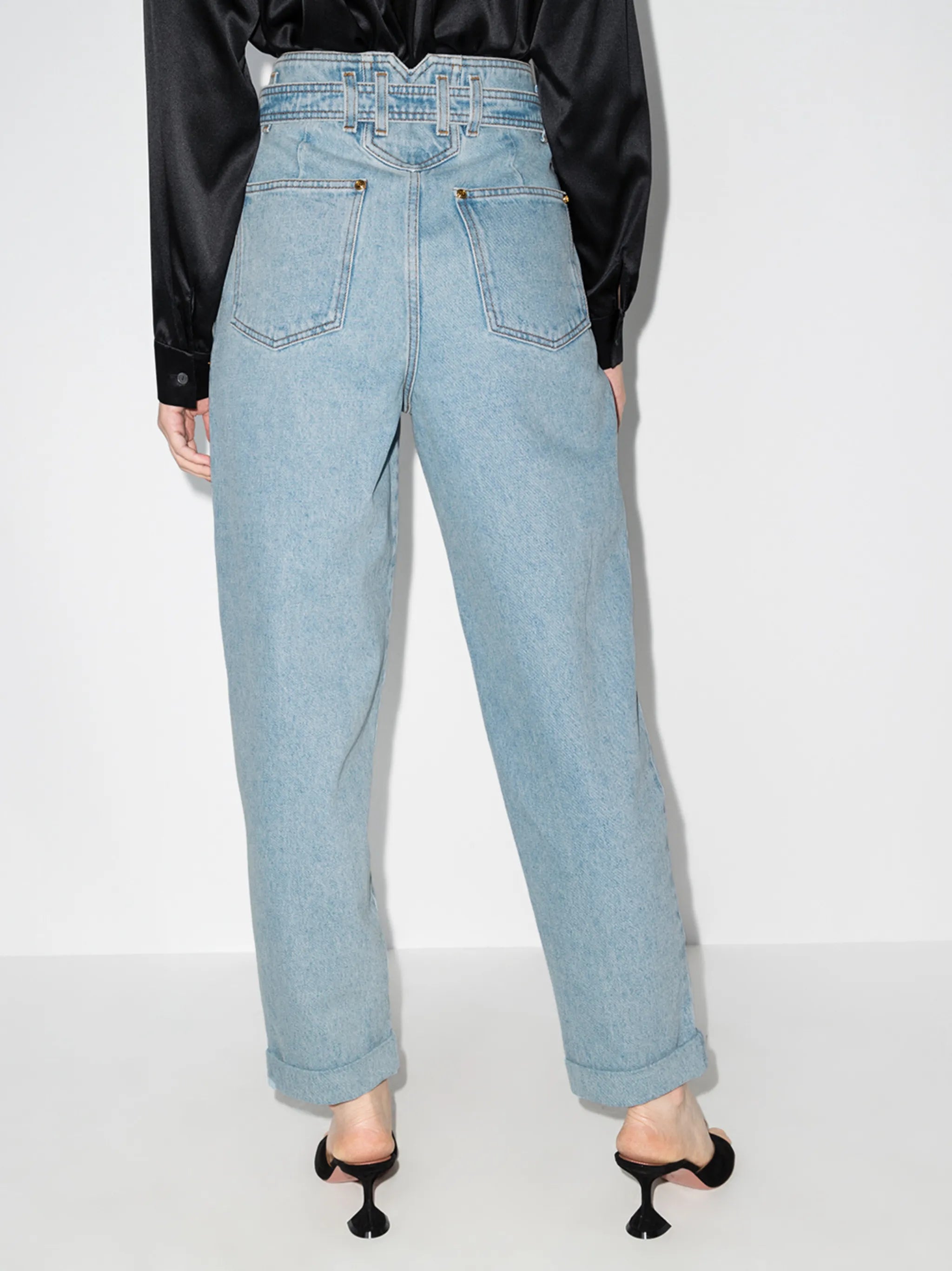 logo-buckle boyfriend jeans