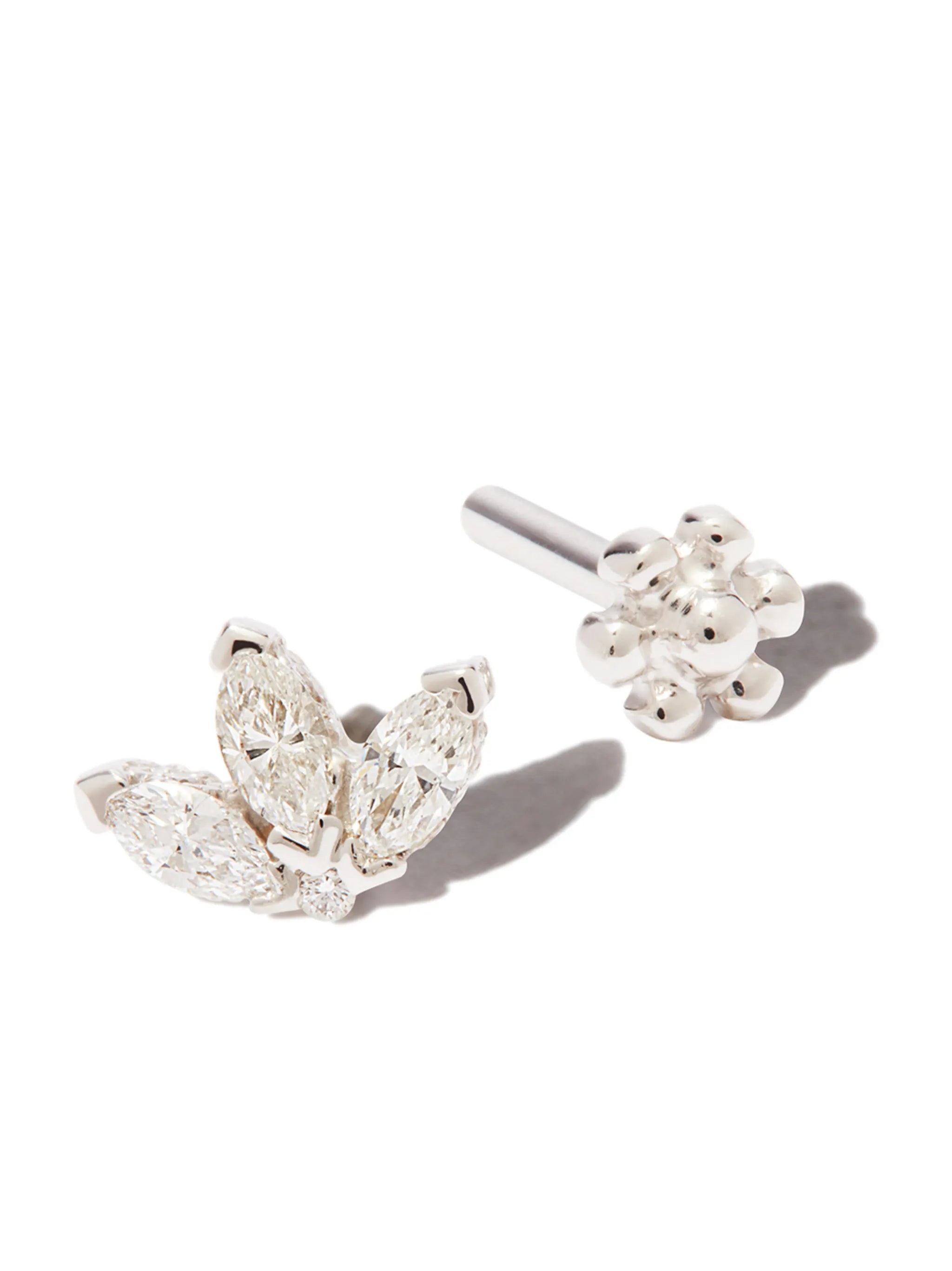 18kt white gold Engraved Lotus stud earring