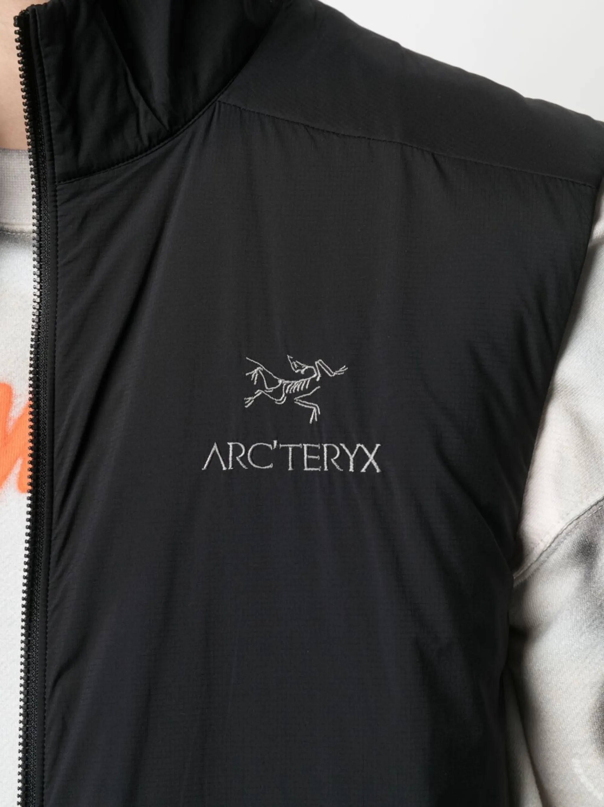 Atom embroidered logo gilet