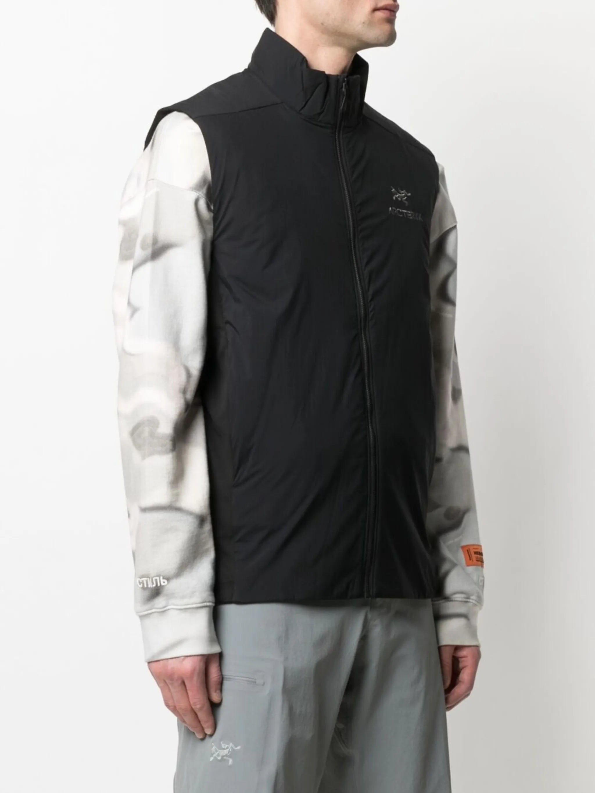 Atom embroidered logo gilet