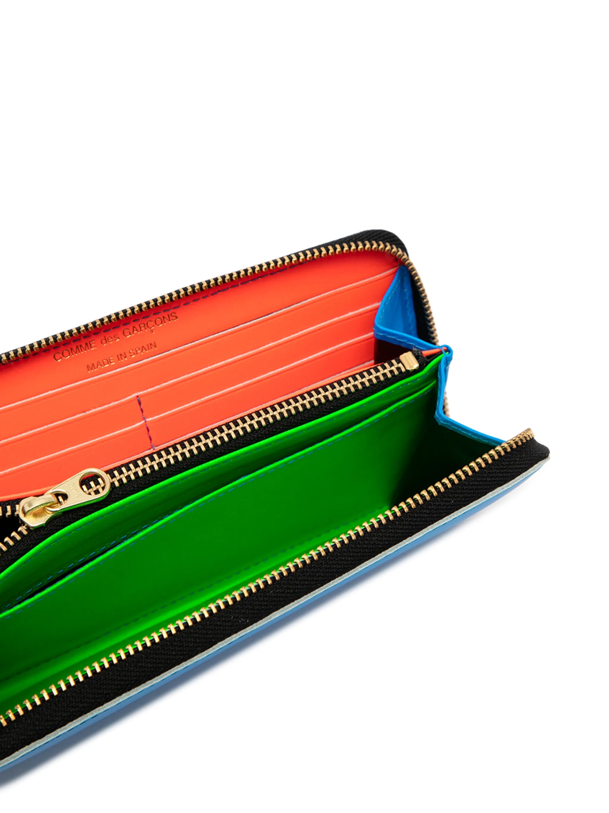 debossed logo zipped wallet