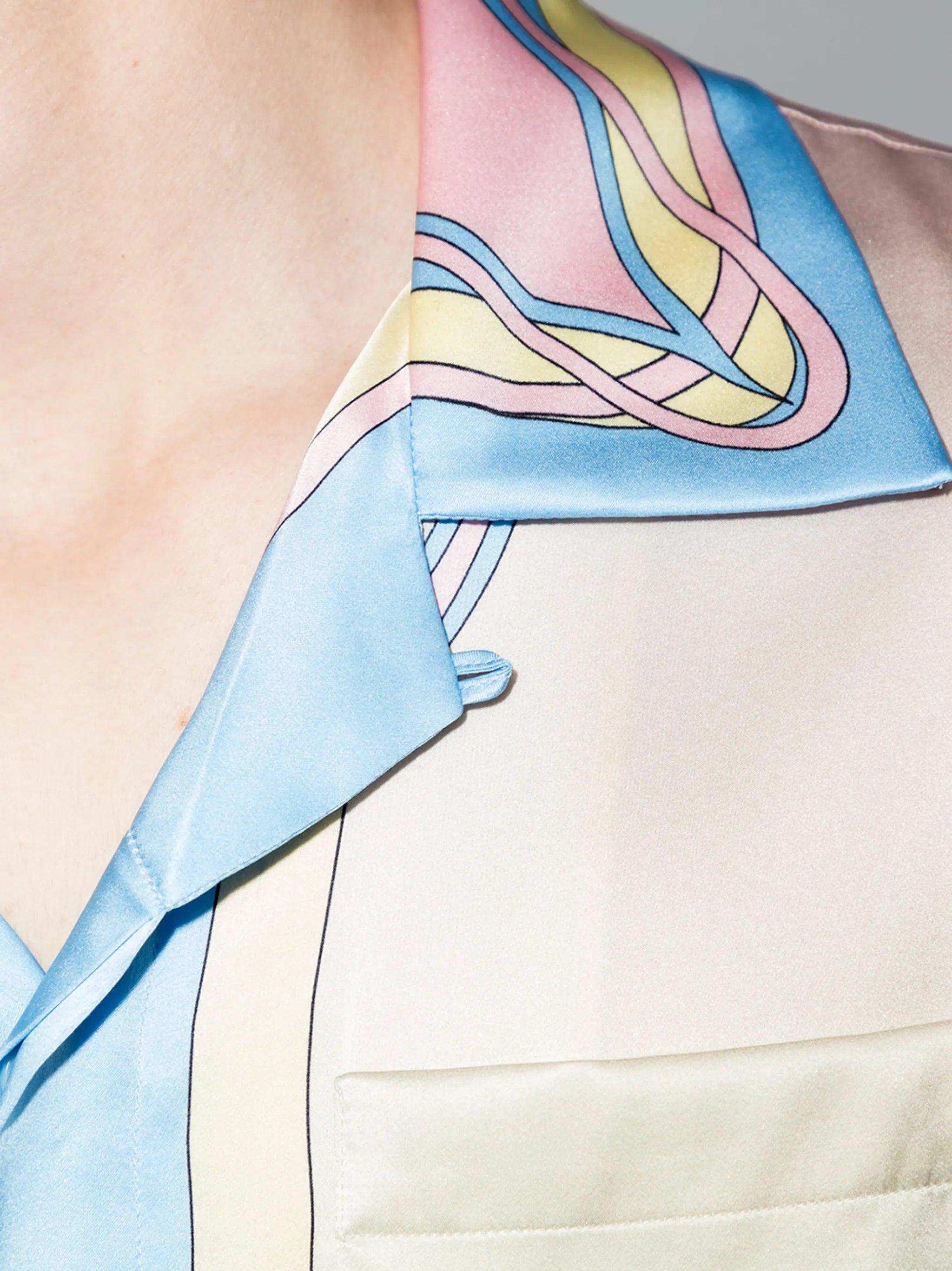 Window print silk shirt