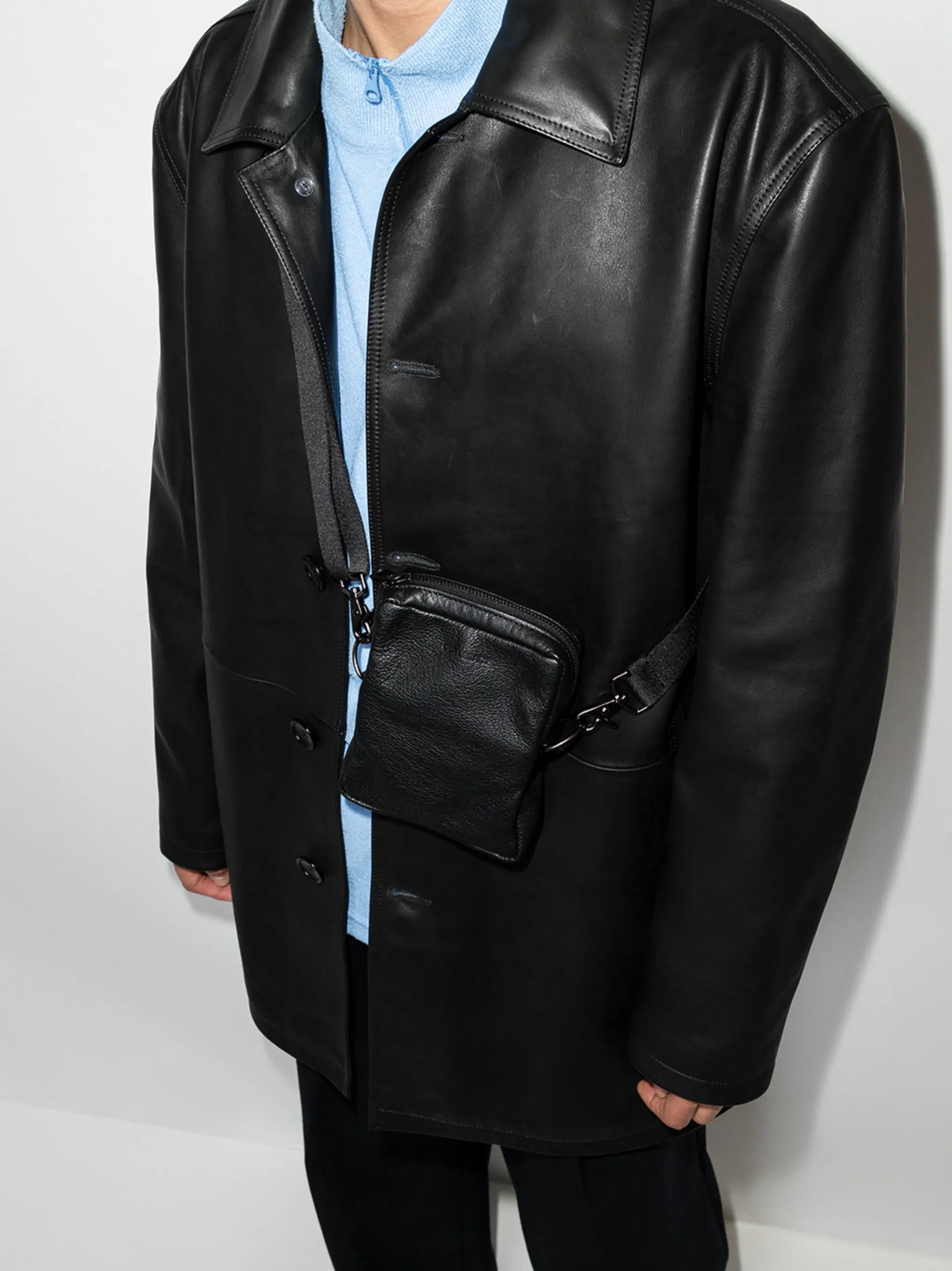 Delay leather messenger bag