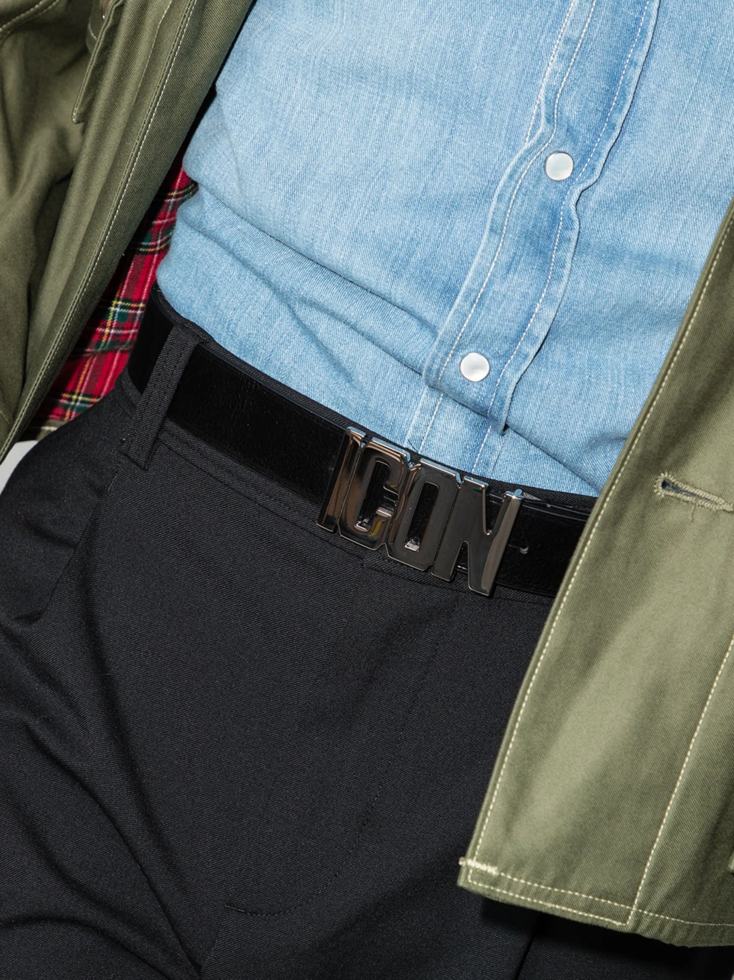 Icon plaque buckle belt