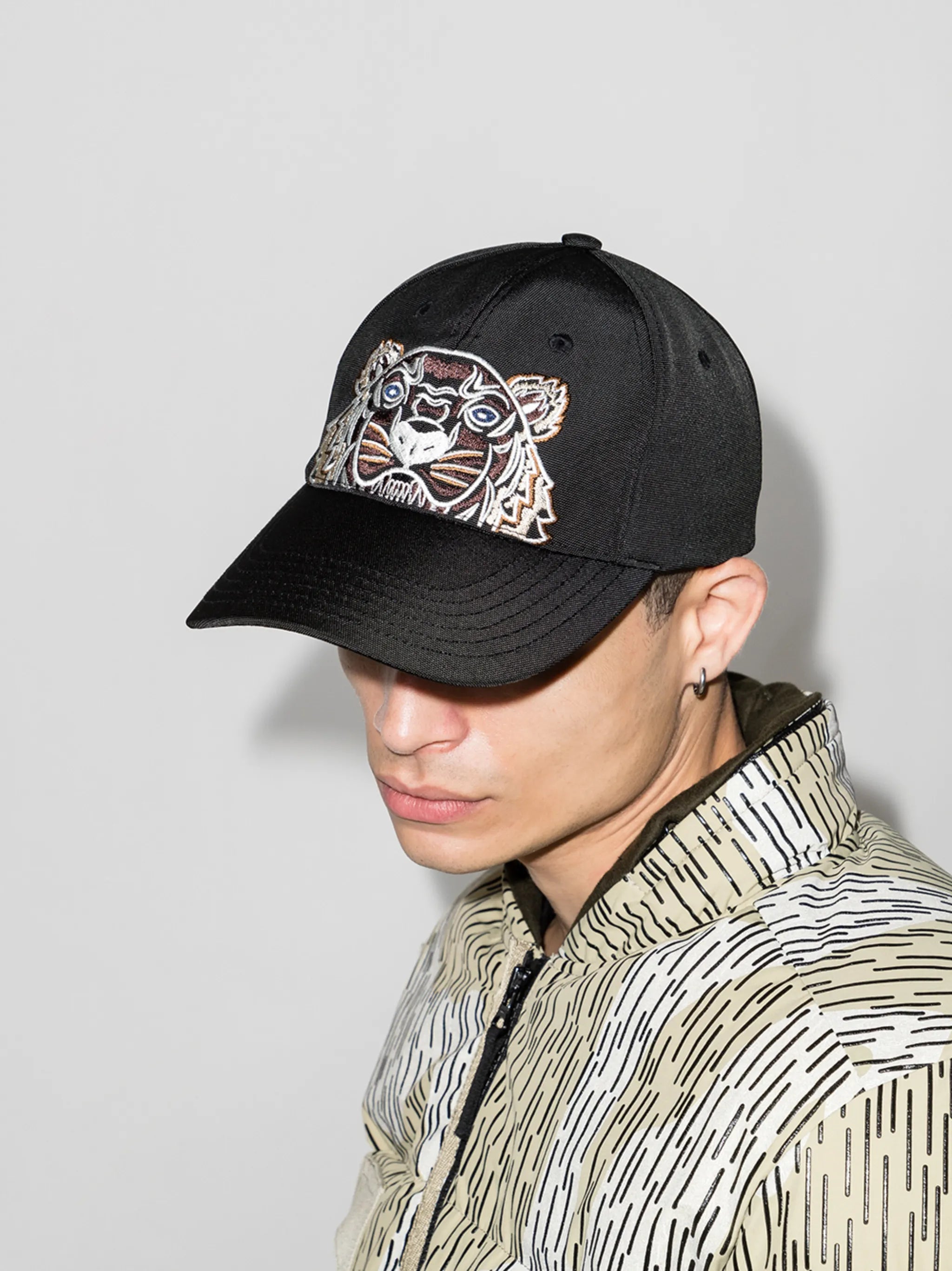 Campus tiger-embroidered baseball cap
