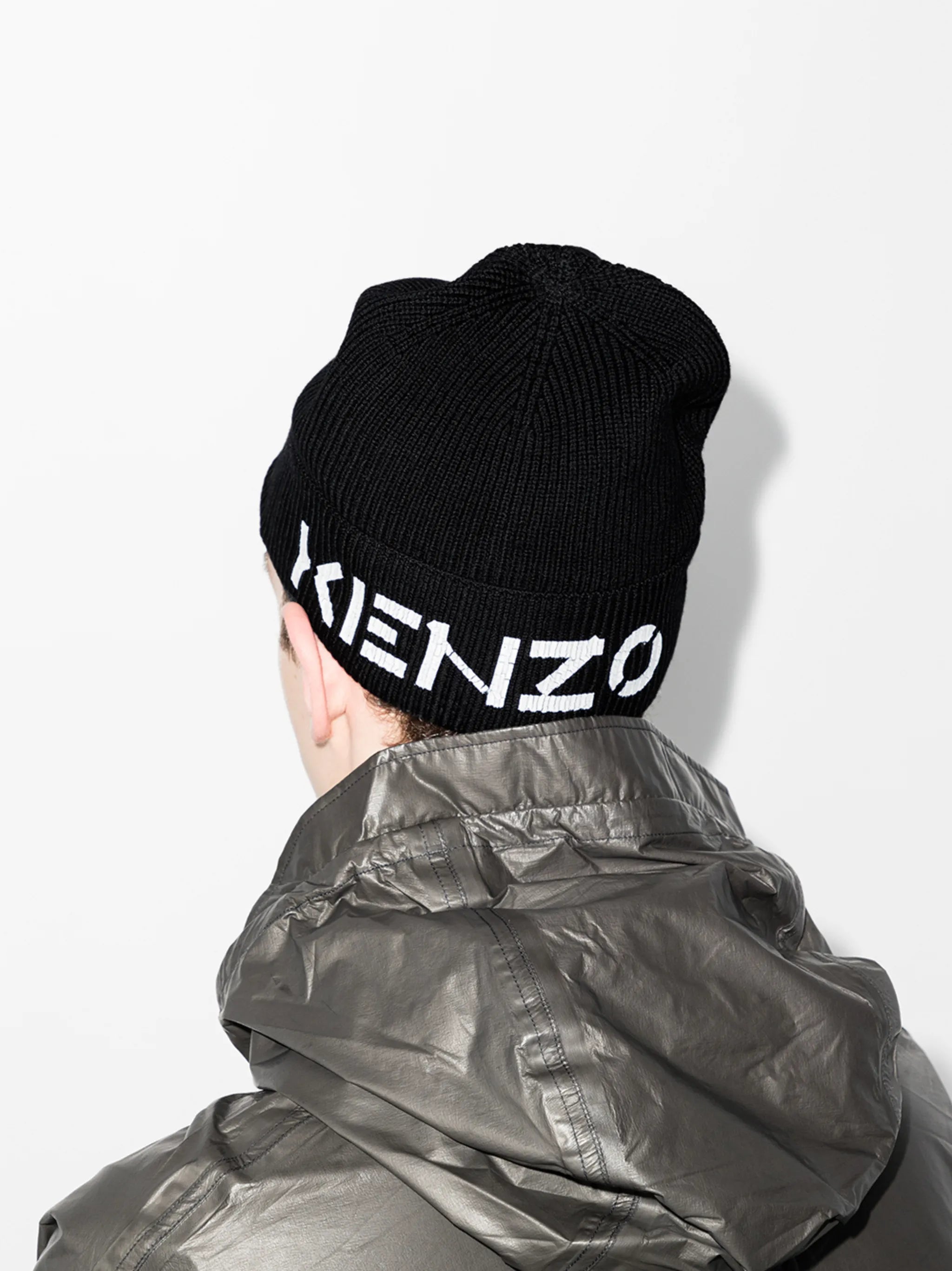 embroidered logo ribbed beanie