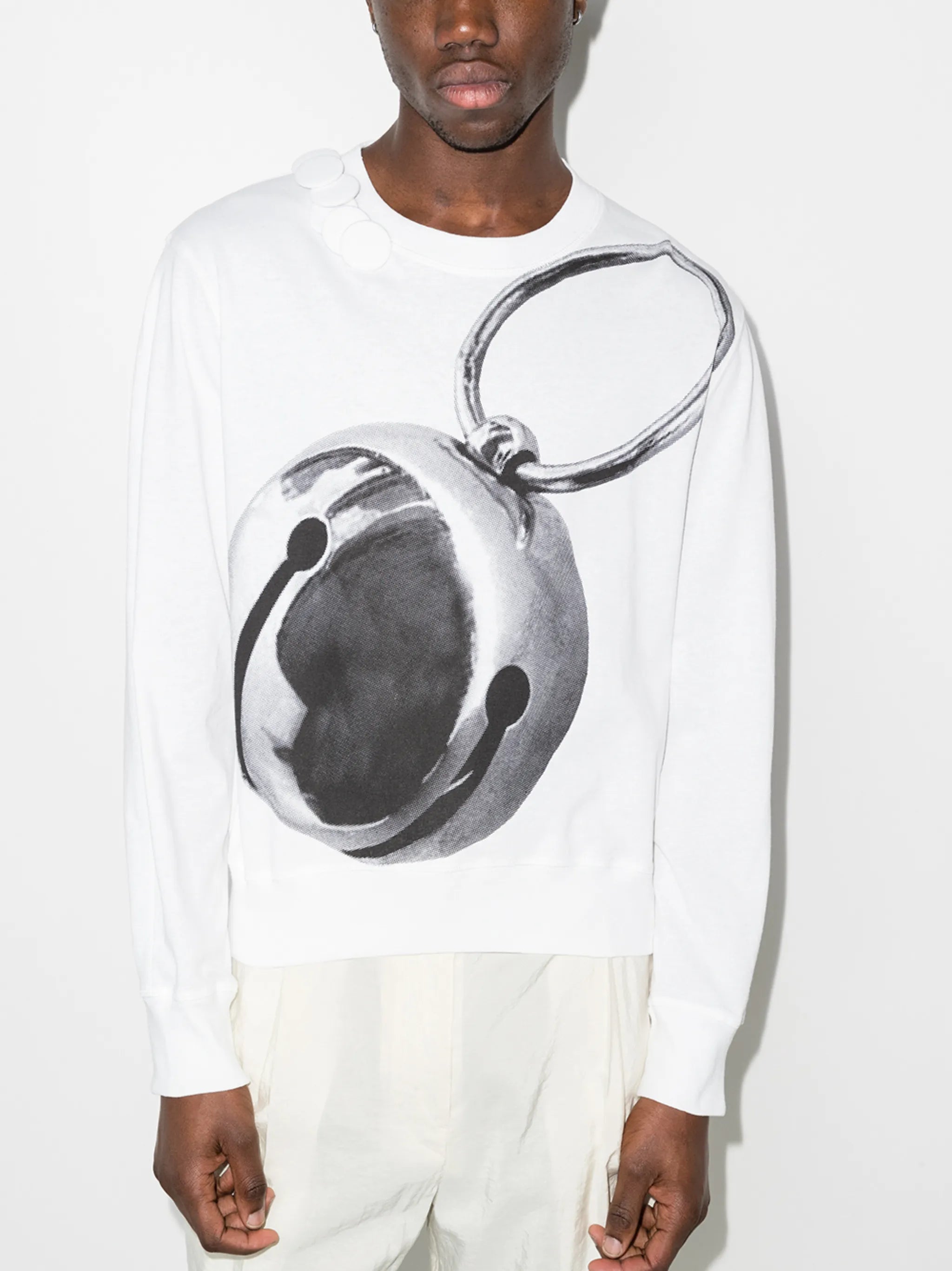 badge-embellished printed T-shirt