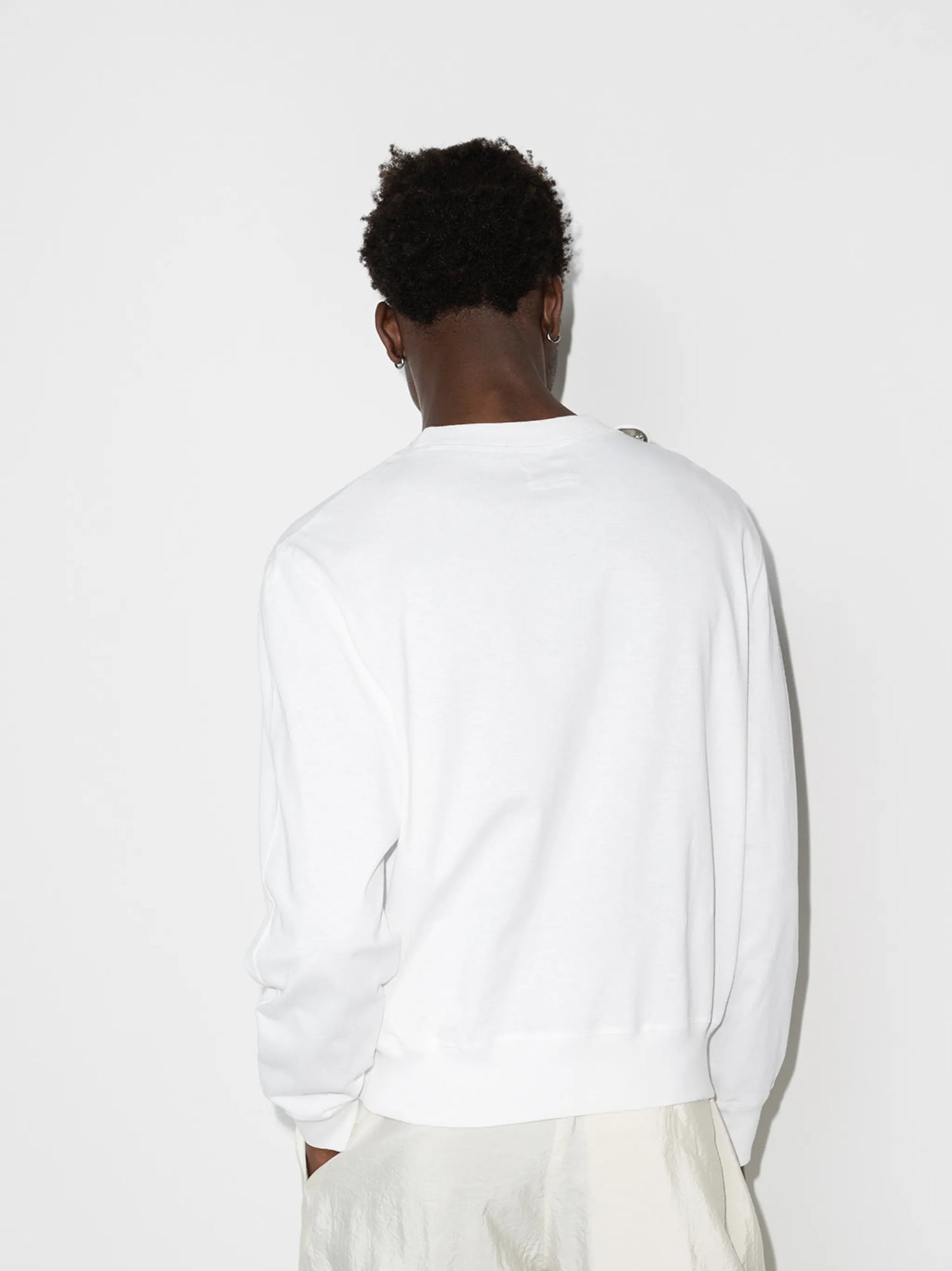 badge-embellished printed T-shirt