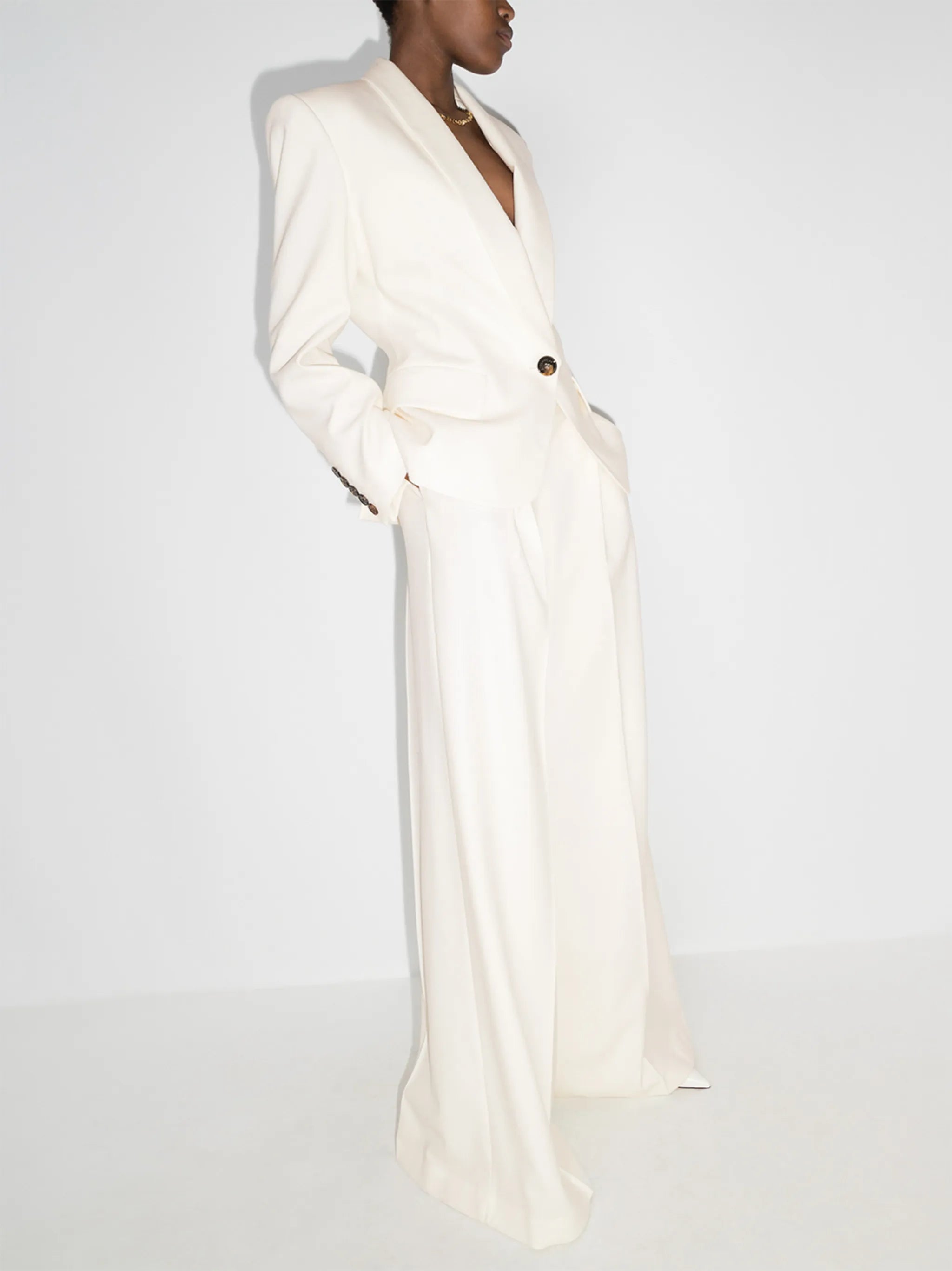 padded-shoulder single-breasted blazer