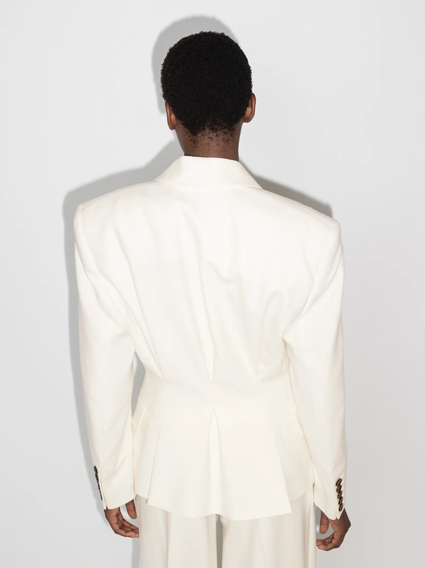 padded-shoulder single-breasted blazer