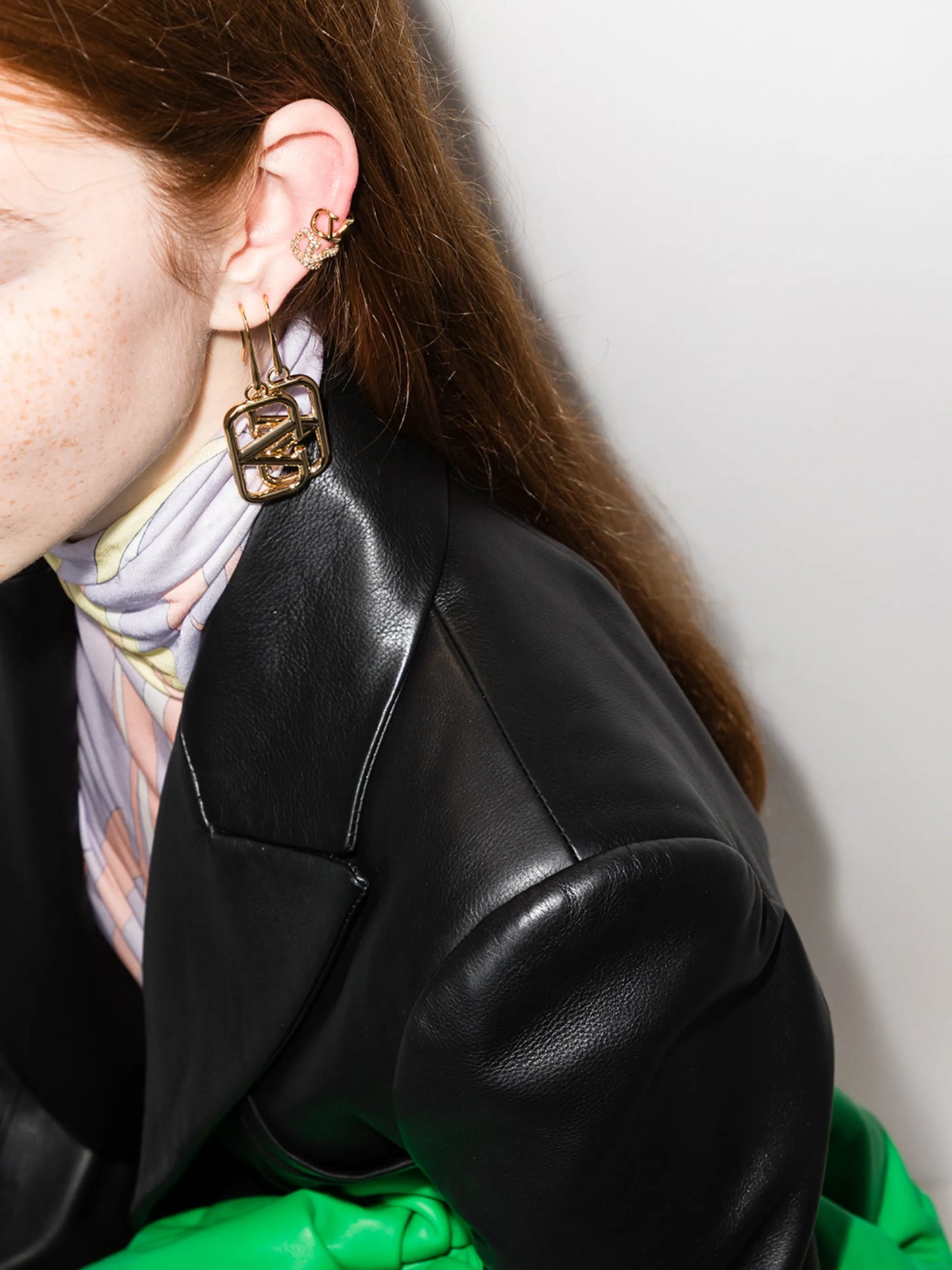 crystal-embellished VLogo Signature ear cuff