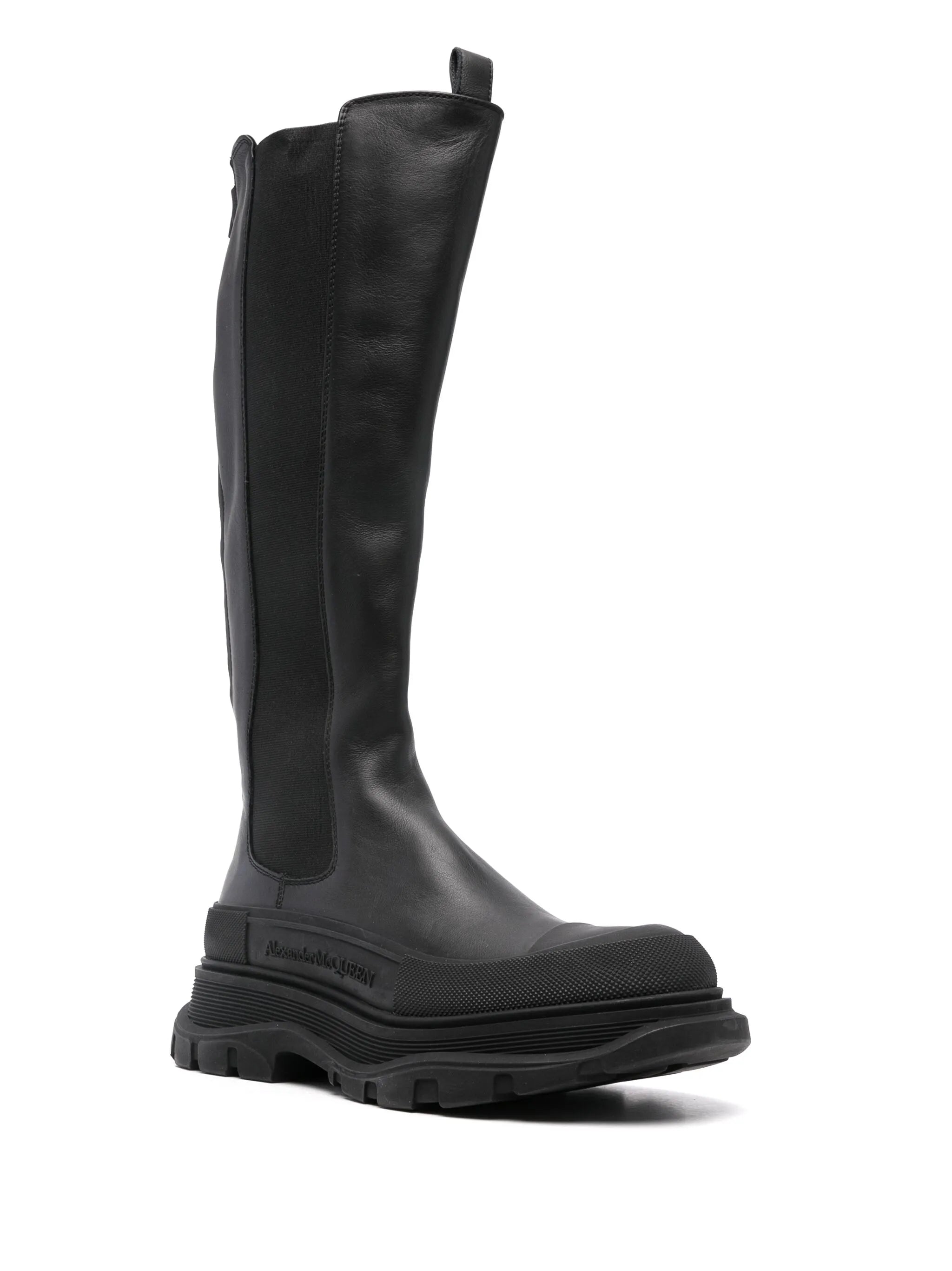 Tread boots