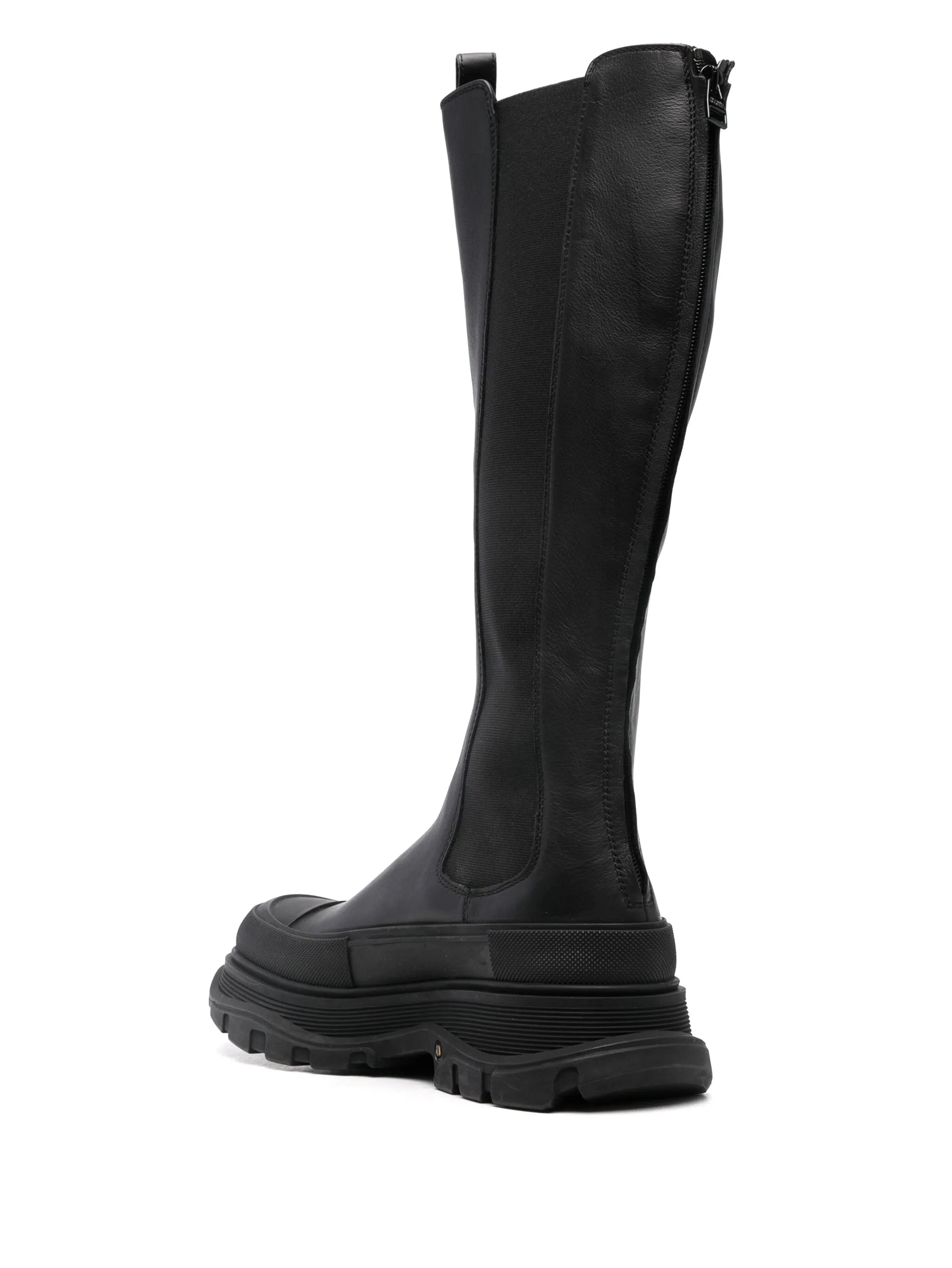 Tread boots