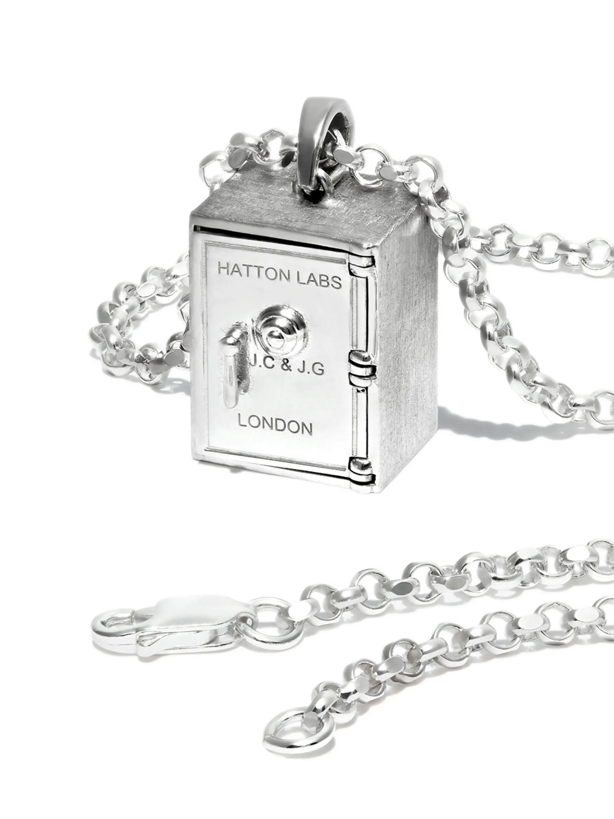 Safe-pendant chain necklace