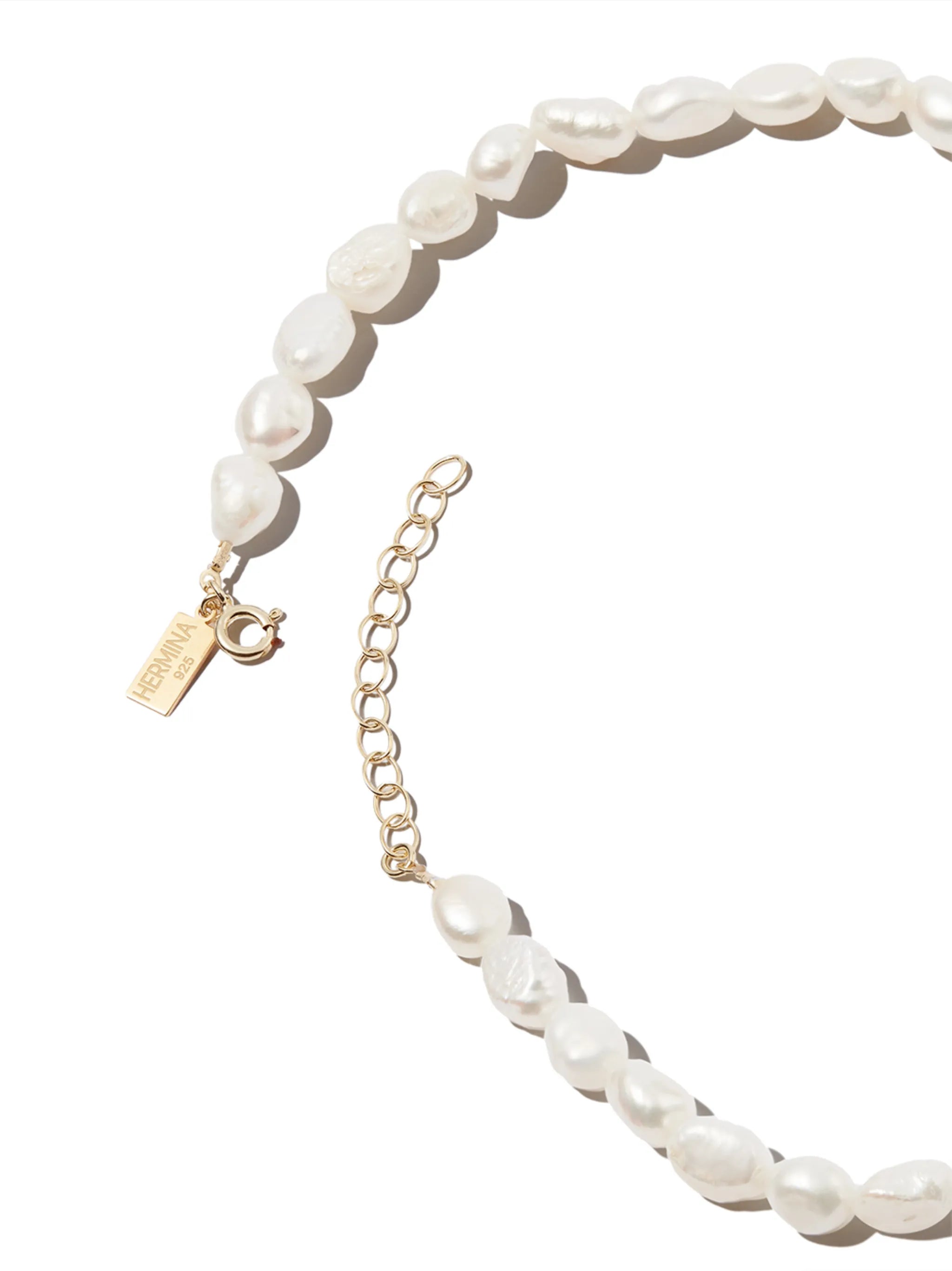 Vilma pearl necklace