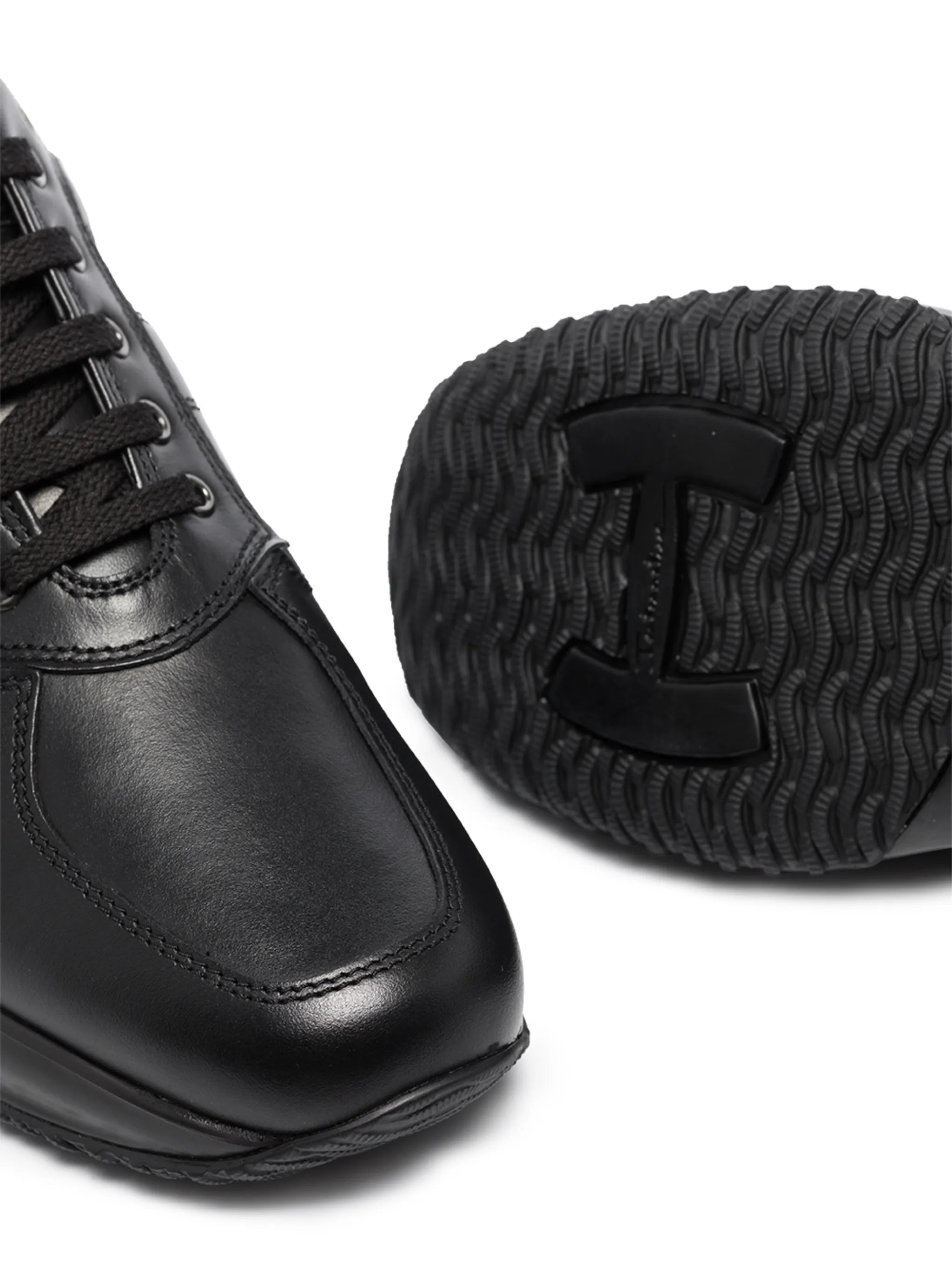Interactive low-top sneakers
