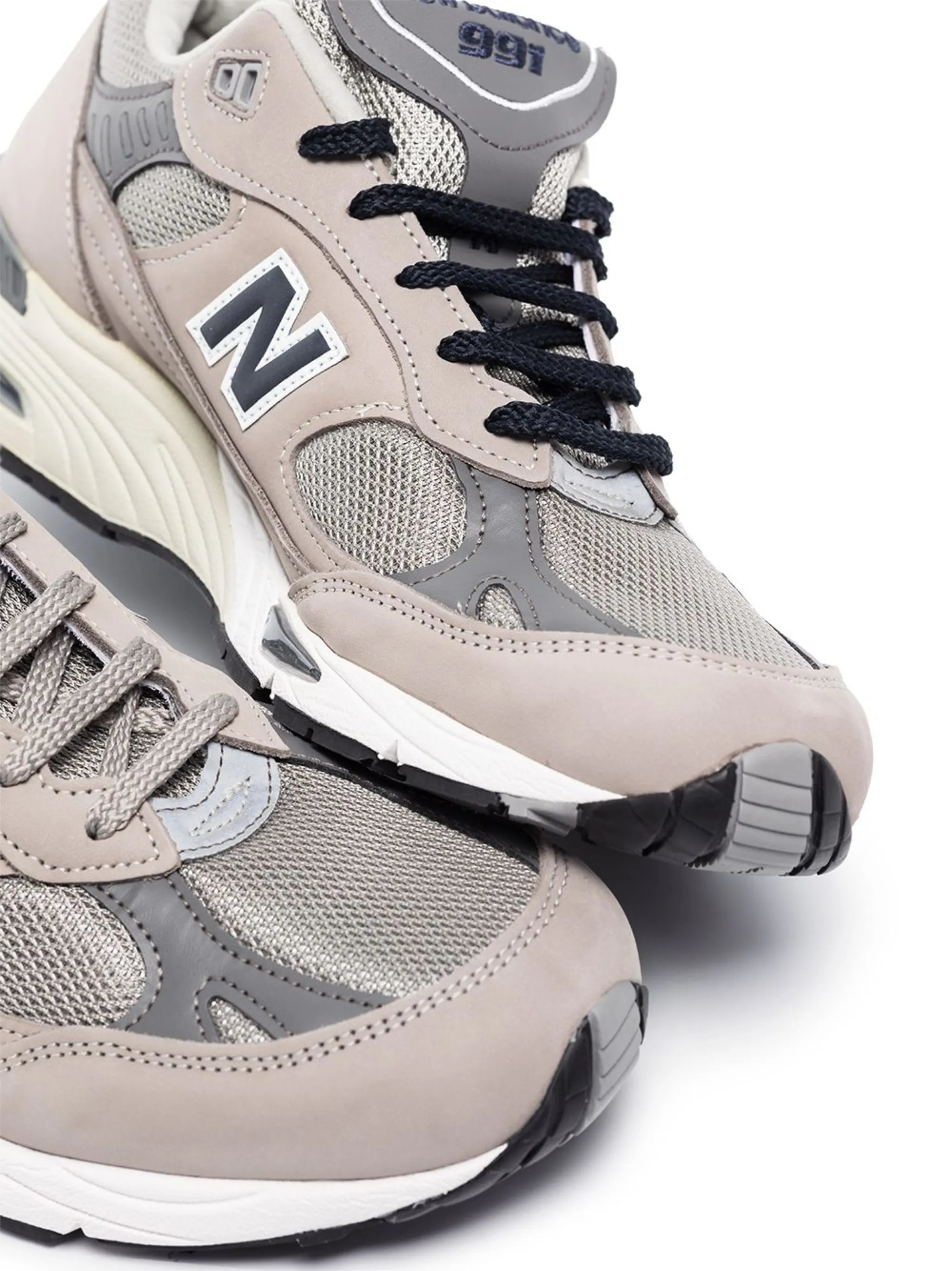 991 