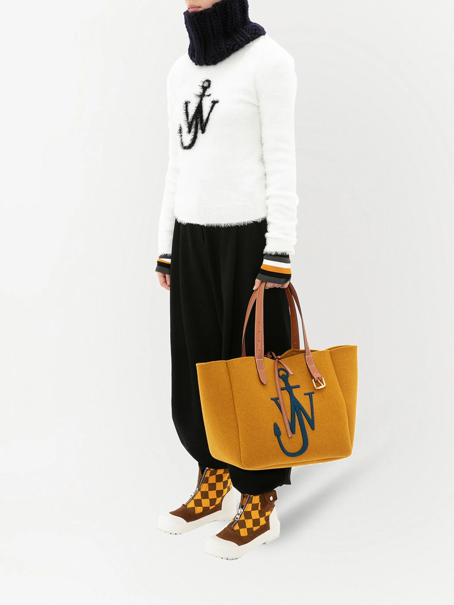 logo-embroidered Belt tote