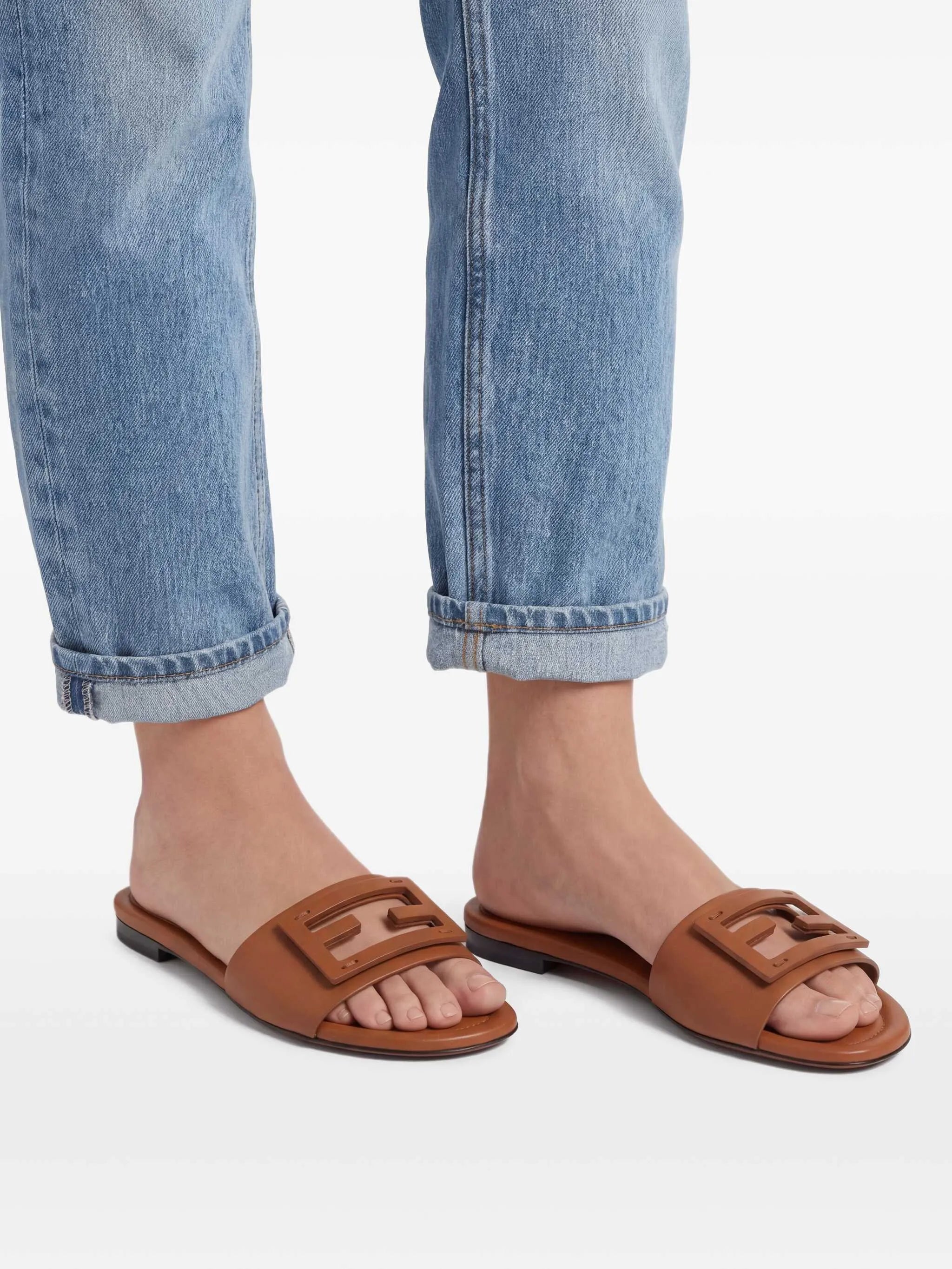 Baguette leather slides