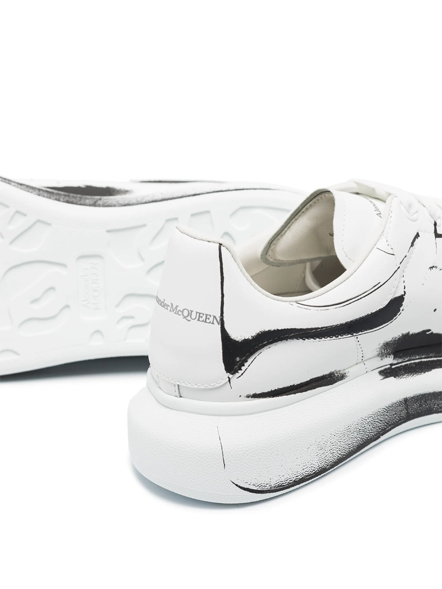 Oversized trompe-l'œil sneakers
