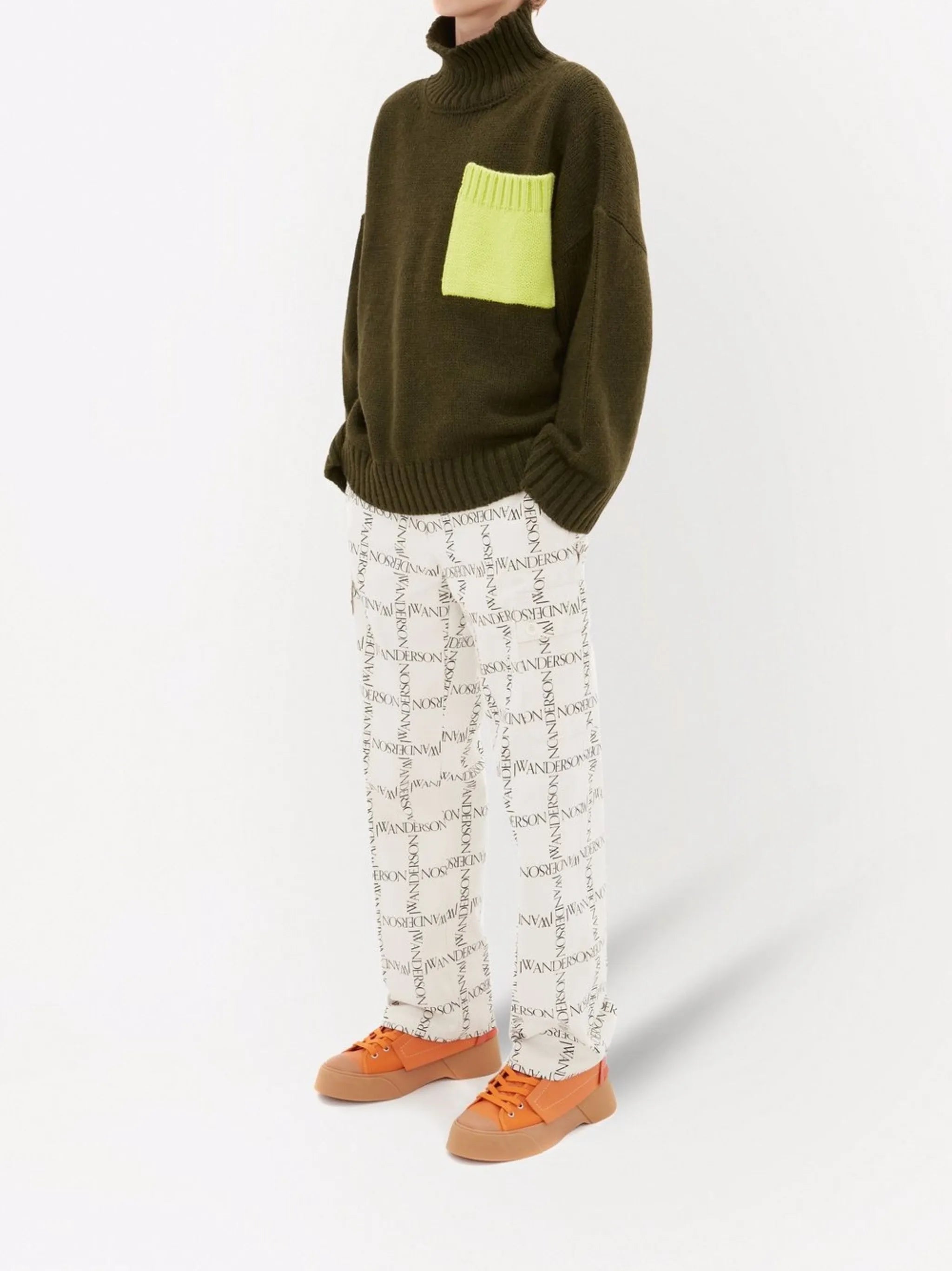 contrast-pocket roll-neck jumper