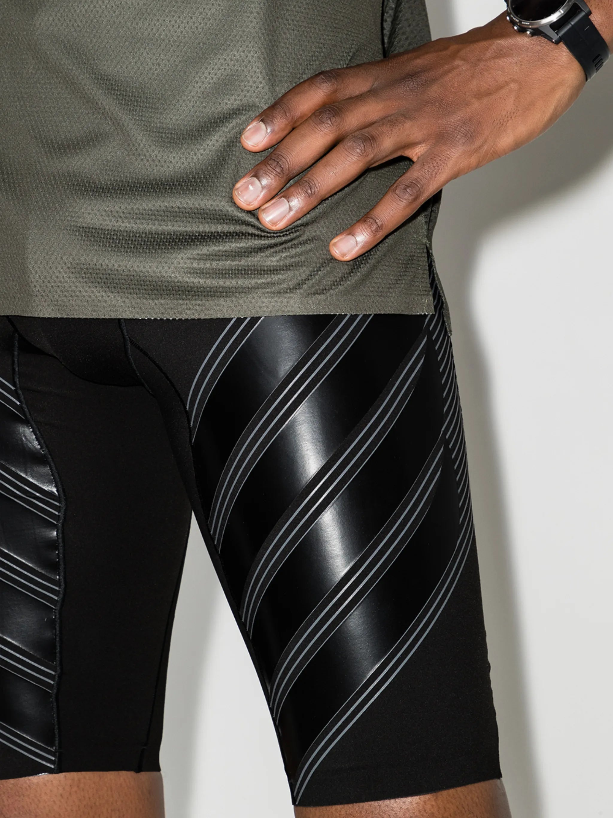 Power Run panelled short leggings