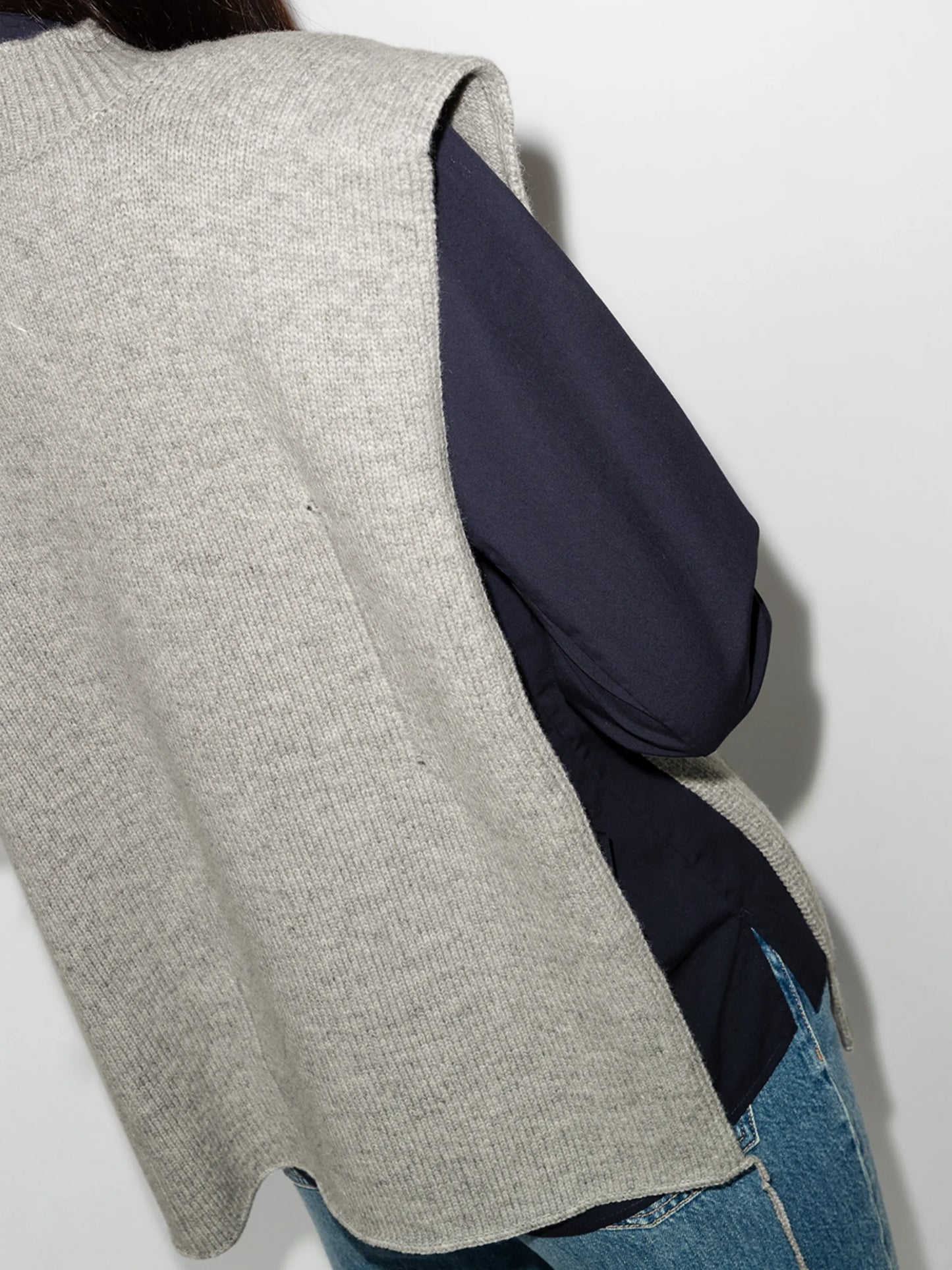 ripped V-neck knitted vest
