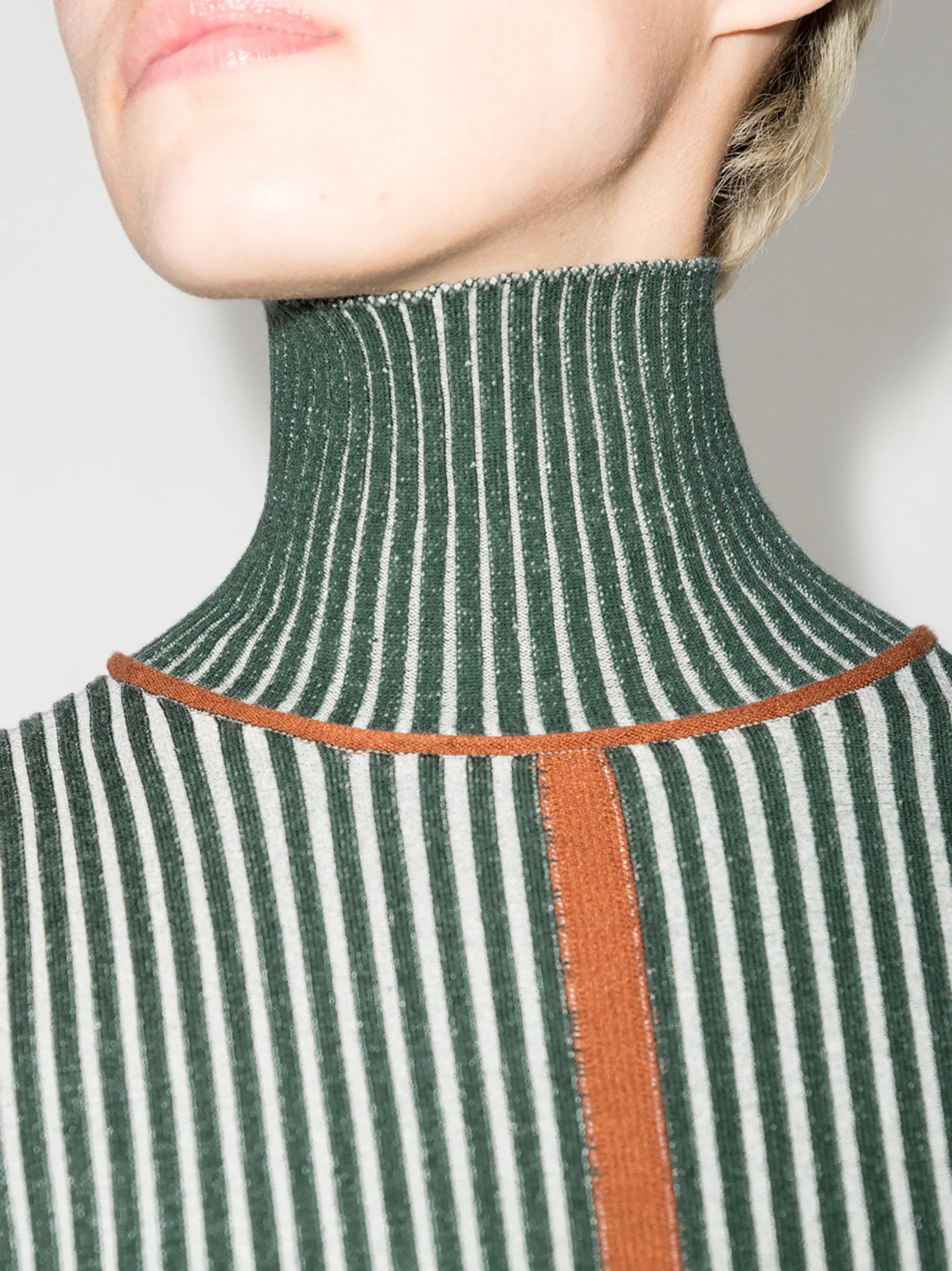 Push high neck jumper