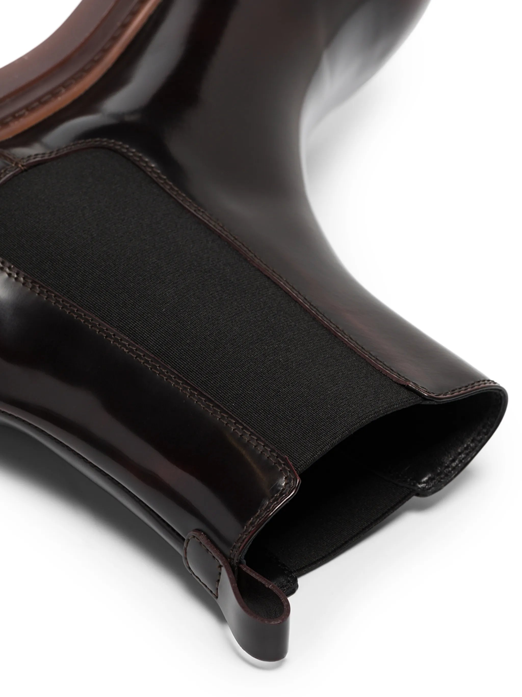 round-toe Chelsea boots