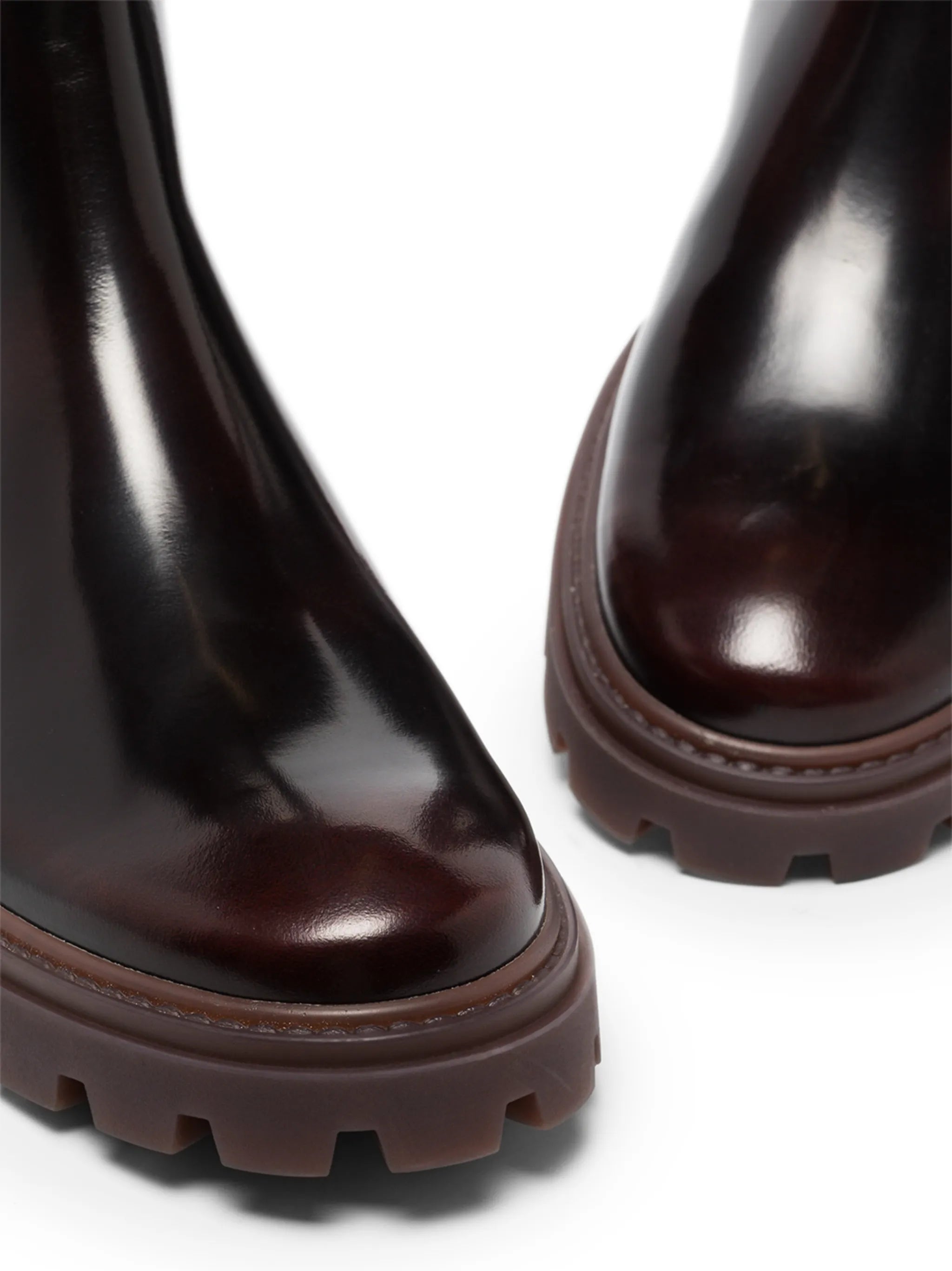 round-toe Chelsea boots