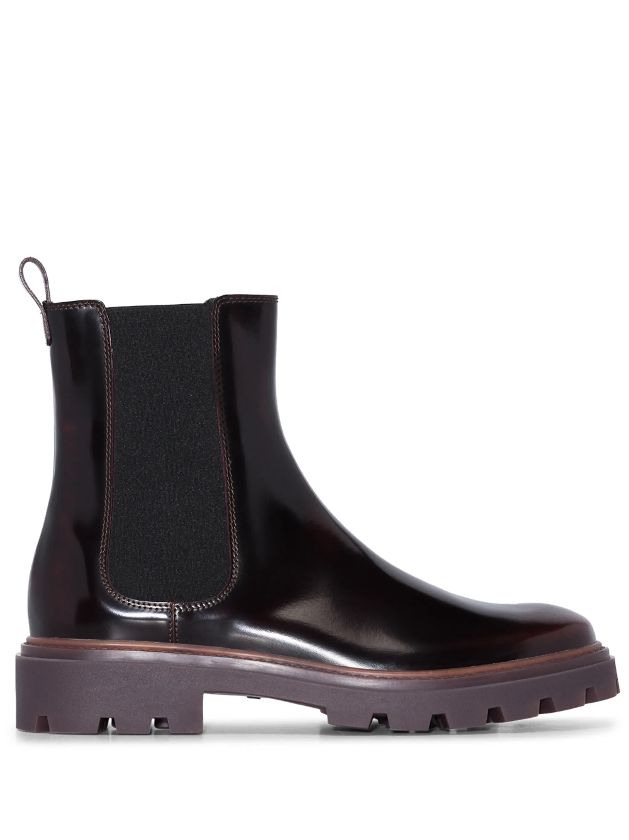 round-toe Chelsea boots