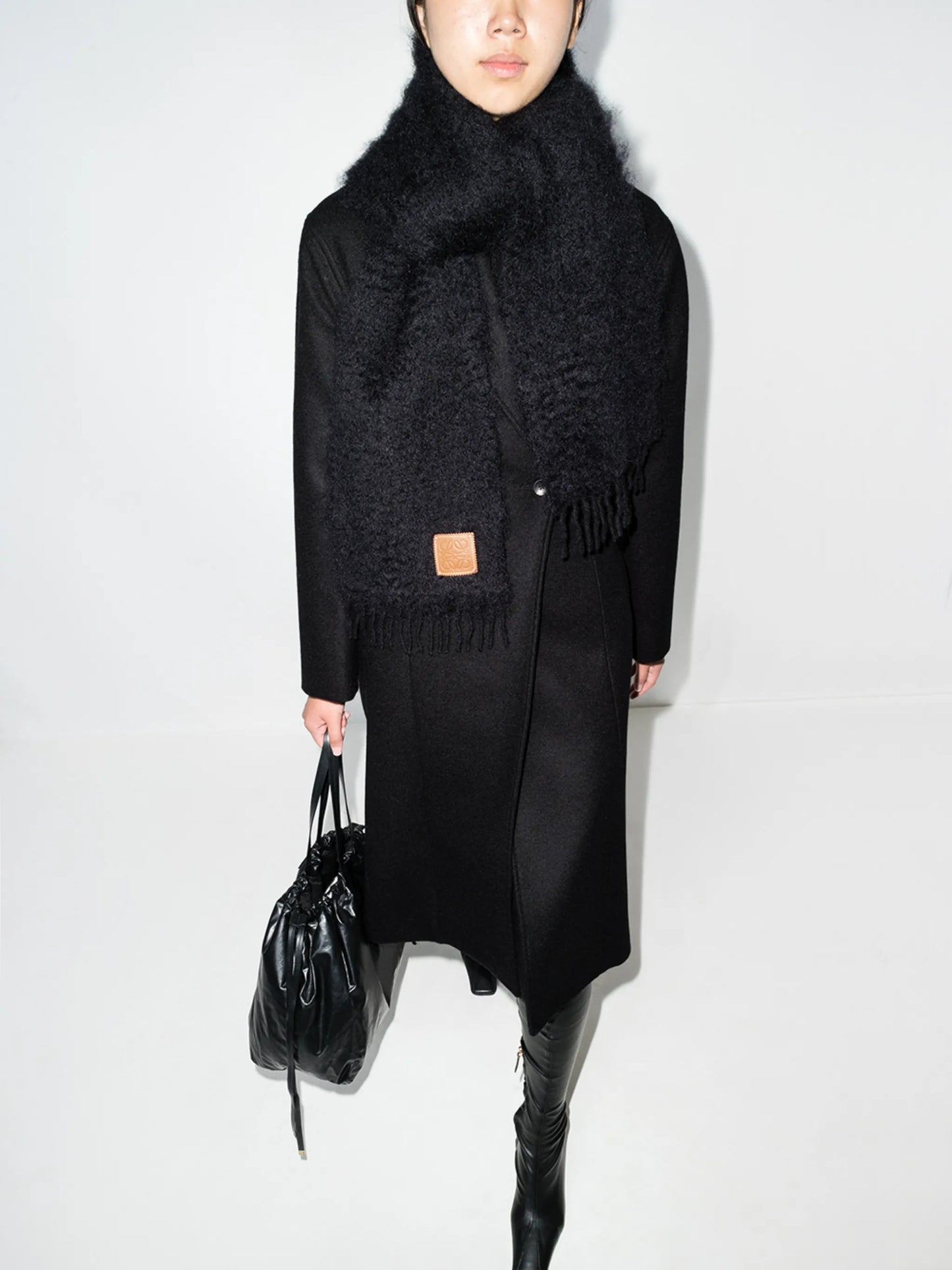 Anagram fringe-edge scarf