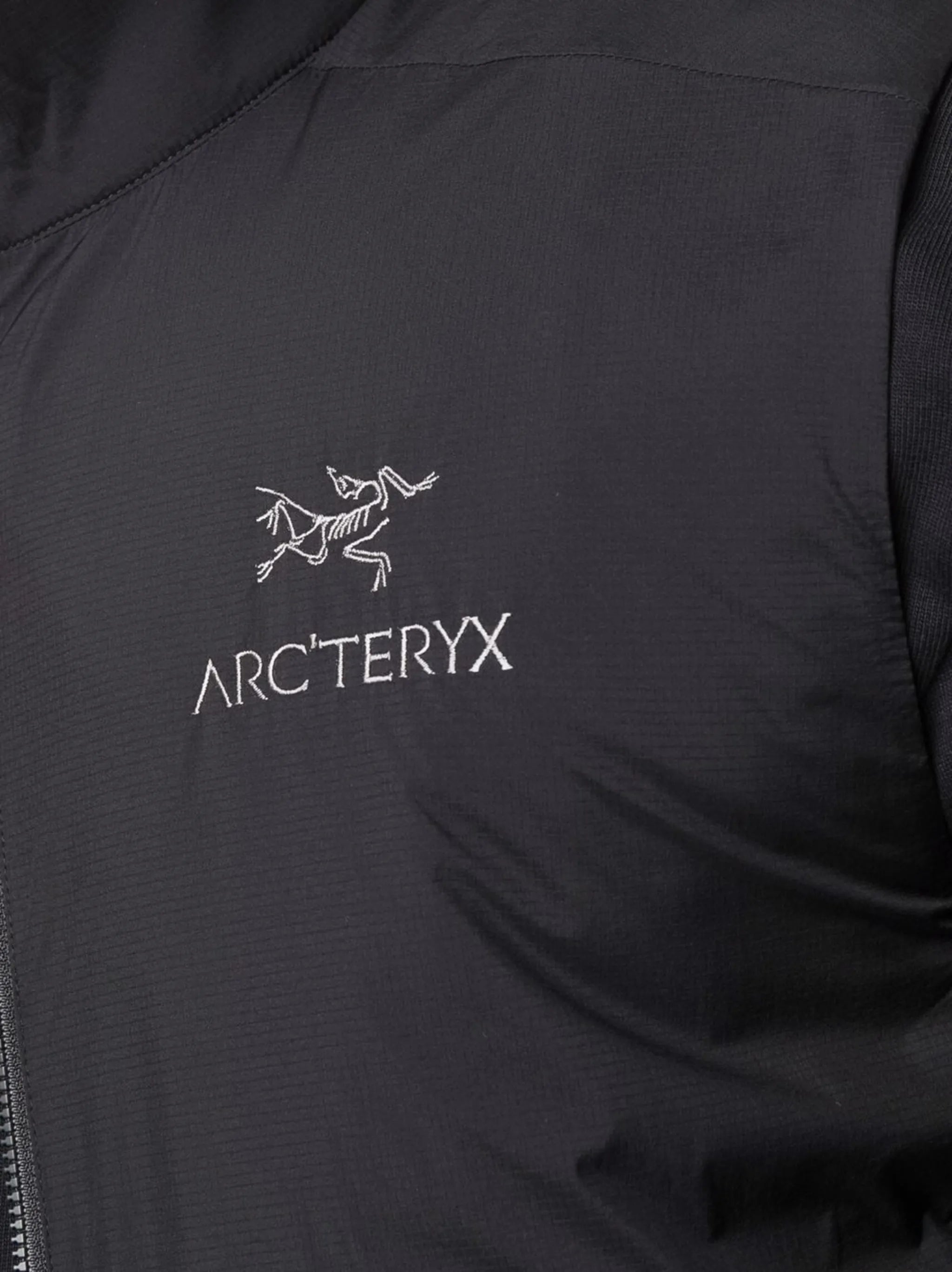 logo-detail zip-up gilet