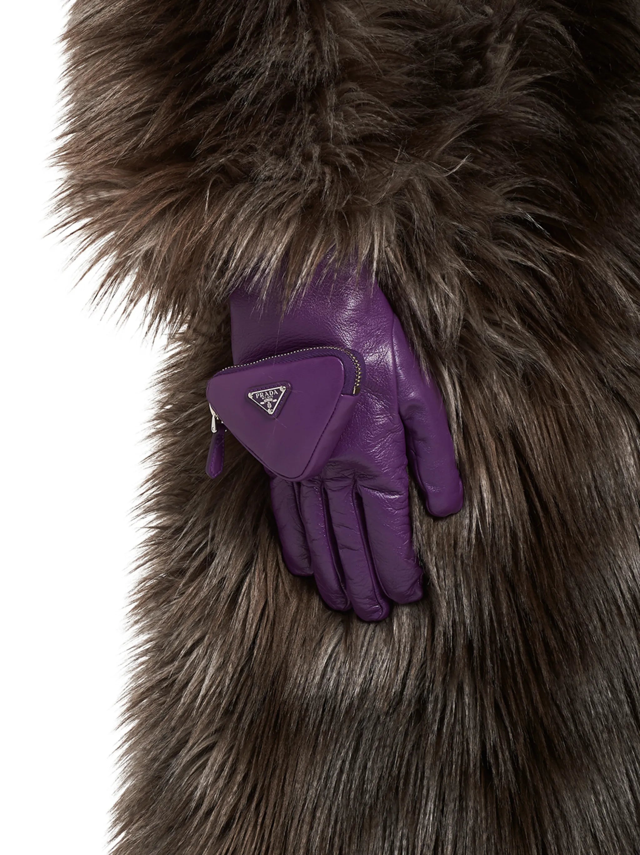 zipped pouch short gloves